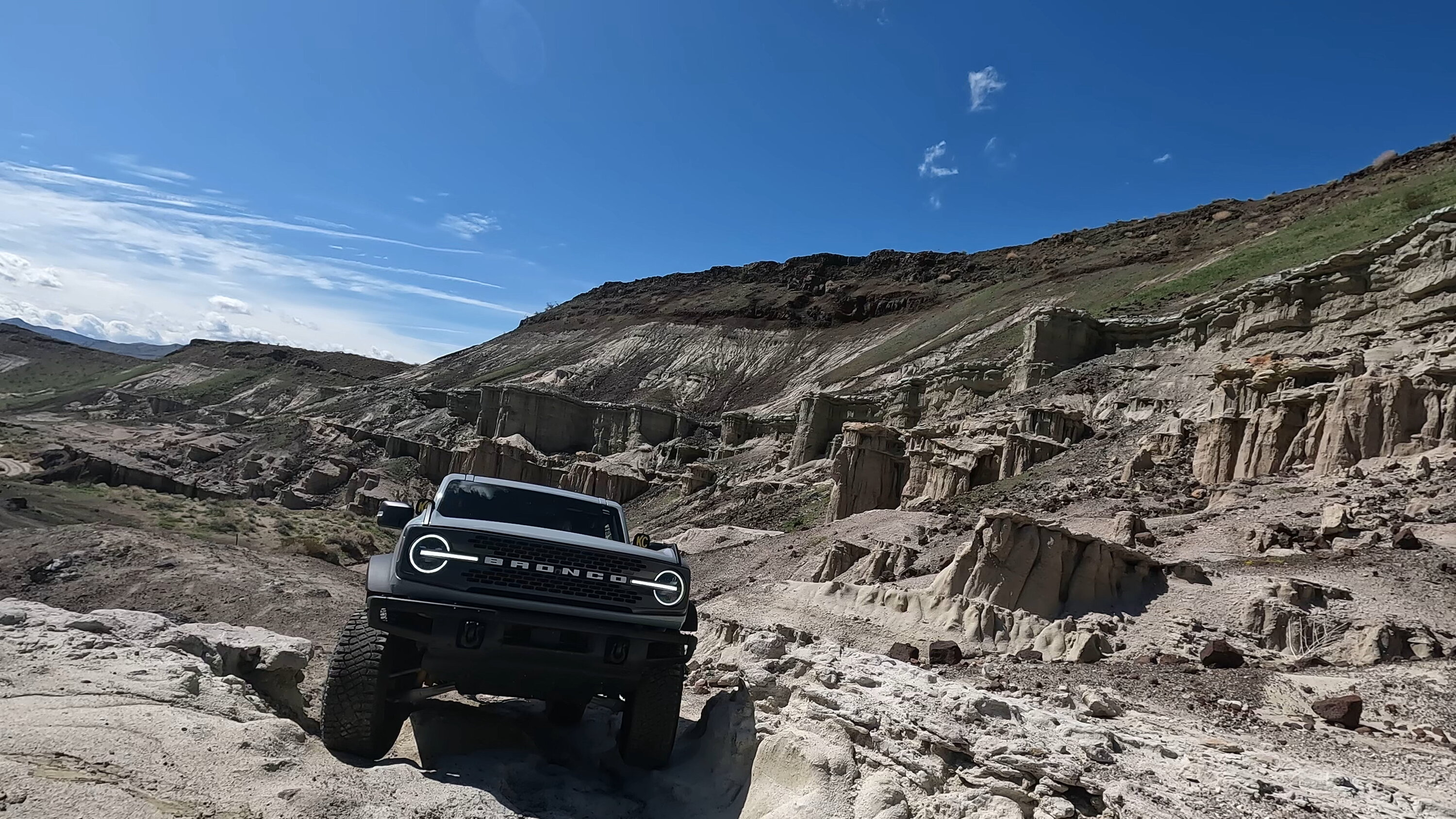 Ford Bronco Offroad in Red Rock Canyon with my Cactus Gray Badlands - near Los Angeles (video) GPTempDownload