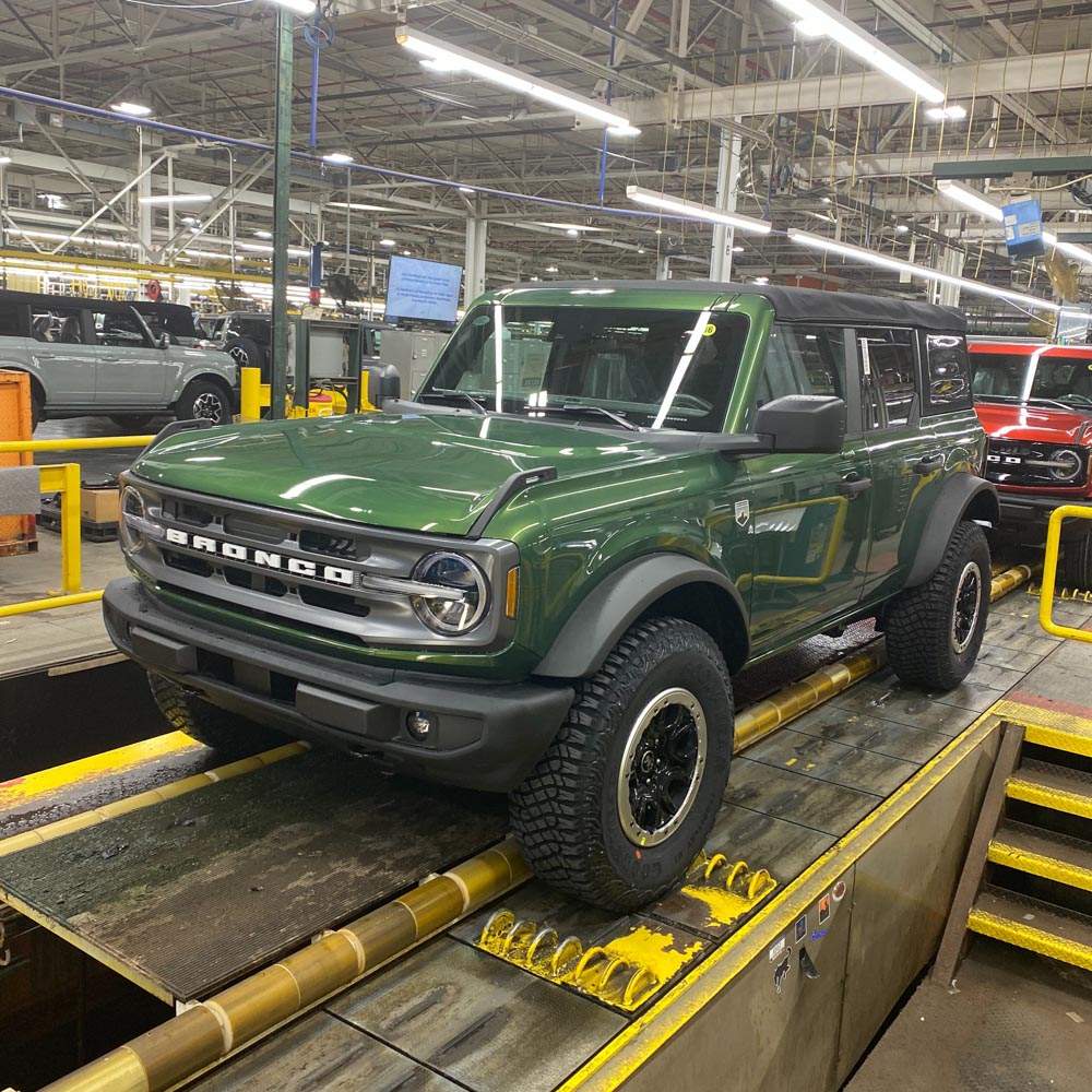 Ford Bronco 5/9 Build Week group. (ManSquatch Week) image