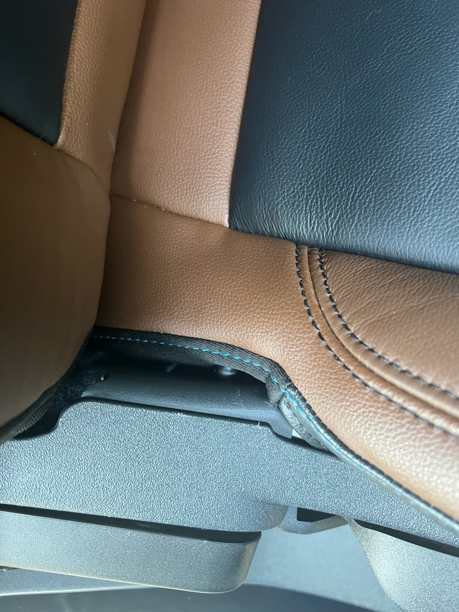Ford Bronco 2021 Bronco 2dr front seat question image0 (2)