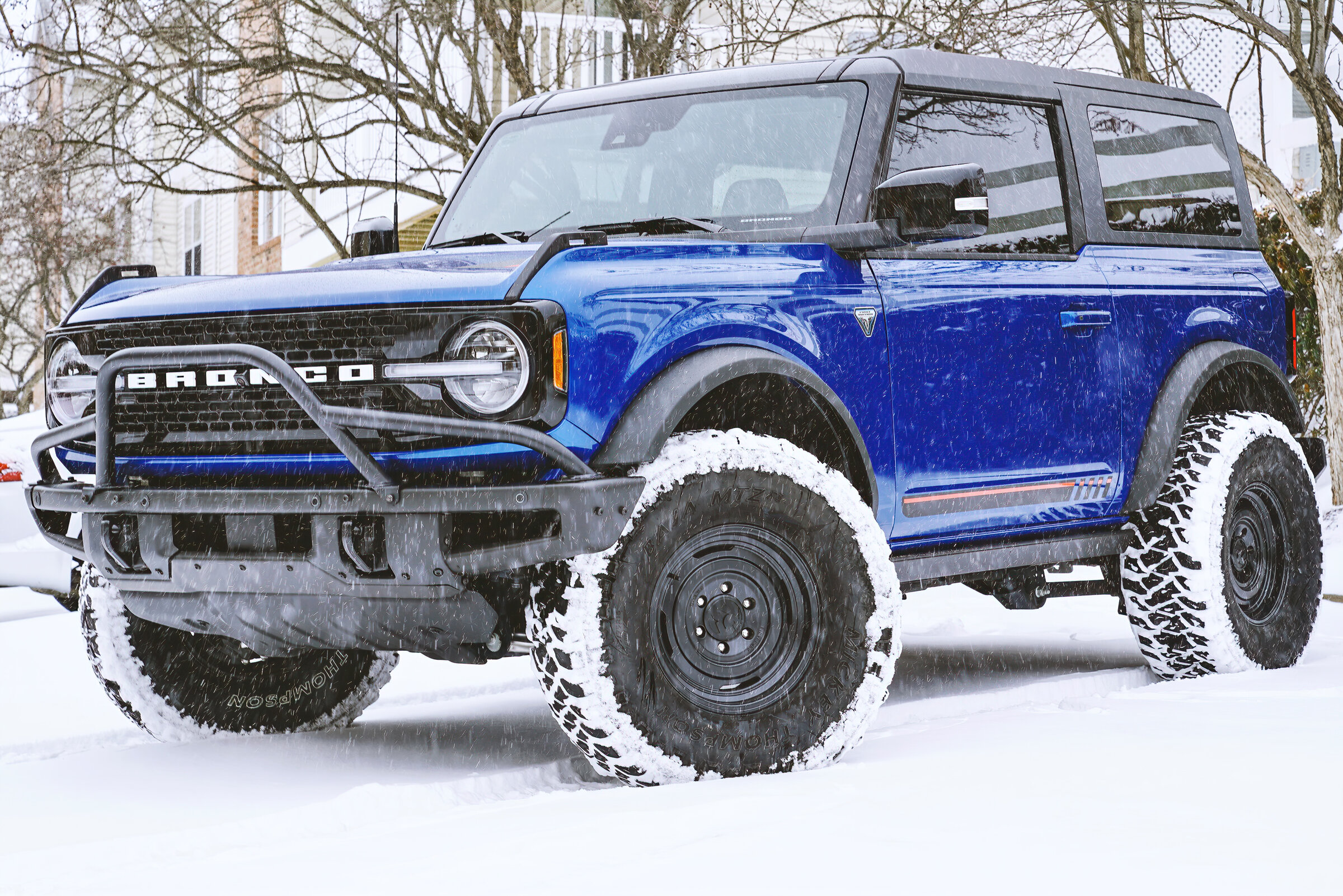 Ford Bronco LIGHTNING BLUE Bronco Club BE94B30D-1F4A-4806-A138-FF246438F2E1