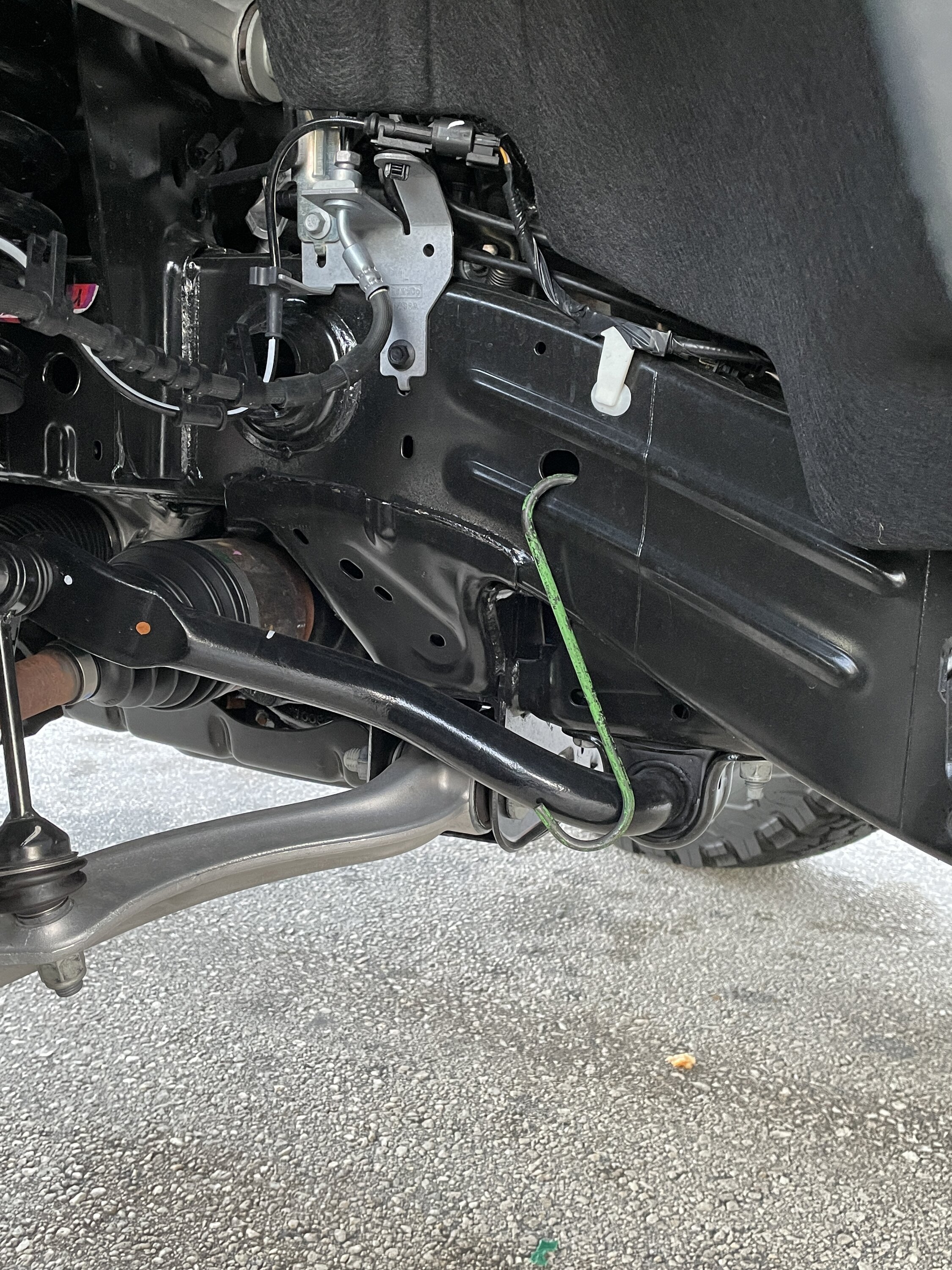 Ford Bronco Help Please: Caliper Bolt loose / damaged caliper base? IMG_0374.JPEG