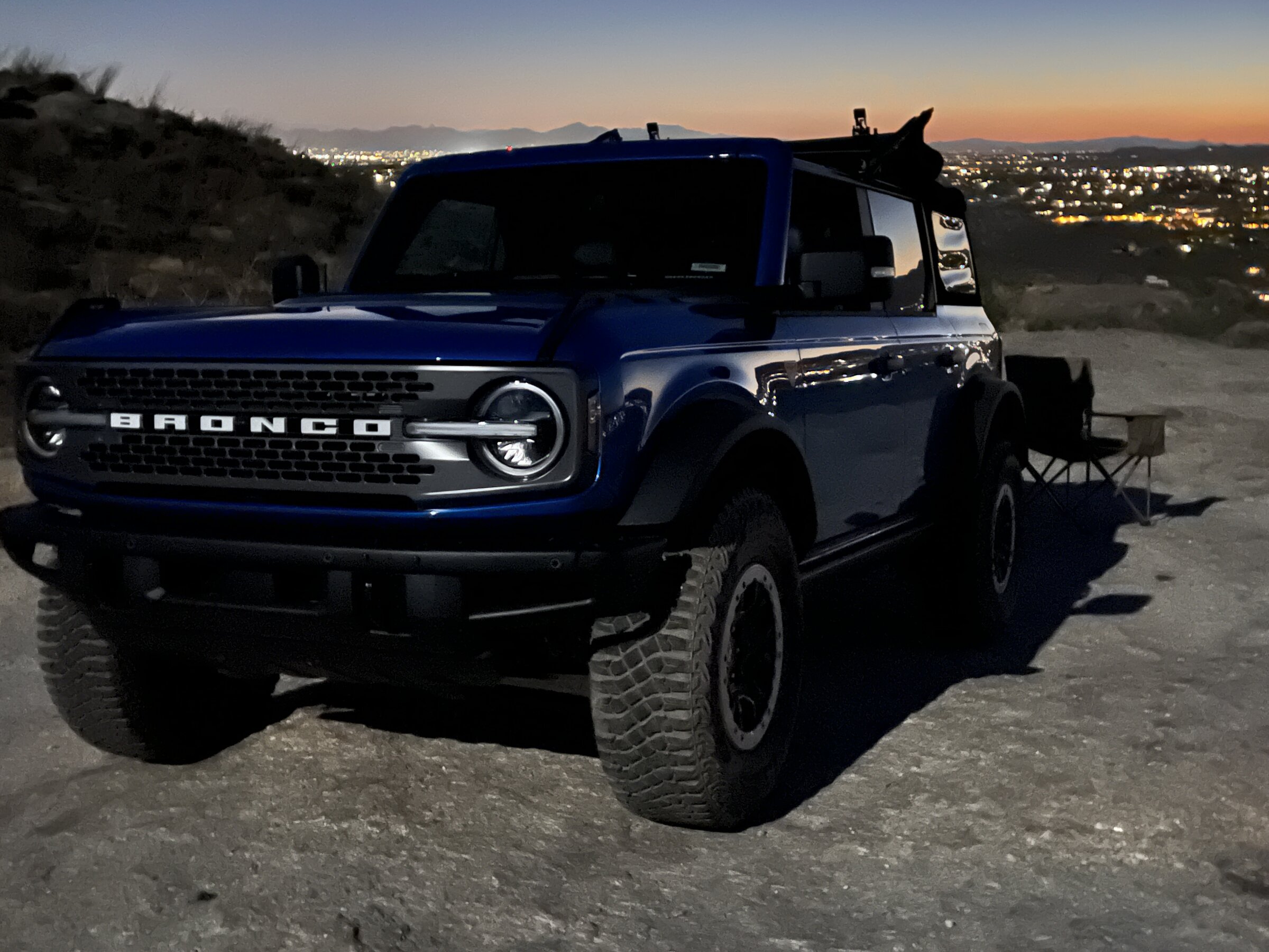 Ford Bronco VELOCITY BLUE Bronco Club 8EBC5B5B-C0A1-4951-8445-409BCA76C1E6