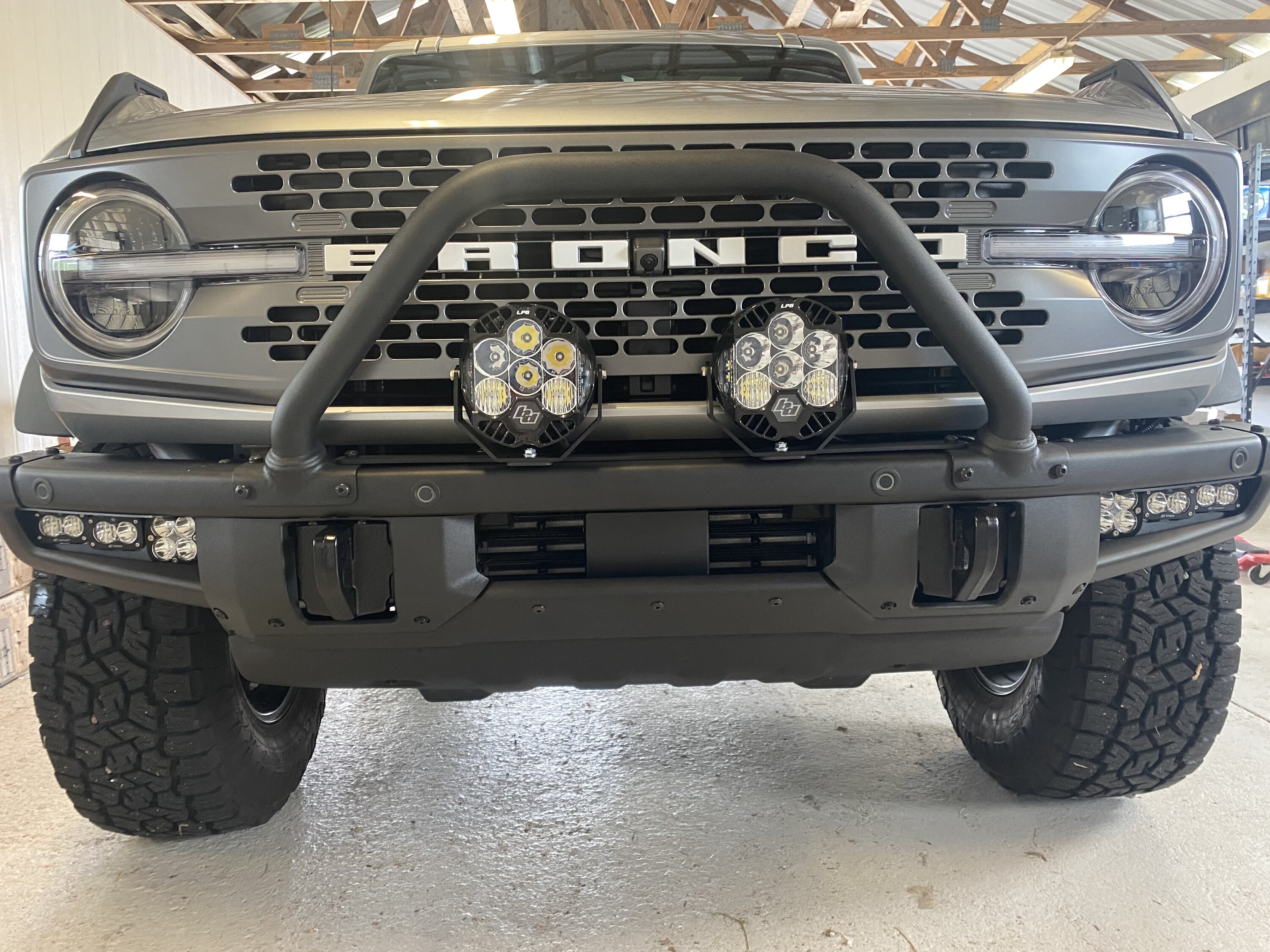 Ford Bronco 2023 2-Door Iconic Silver Badlands Build IMG_0817