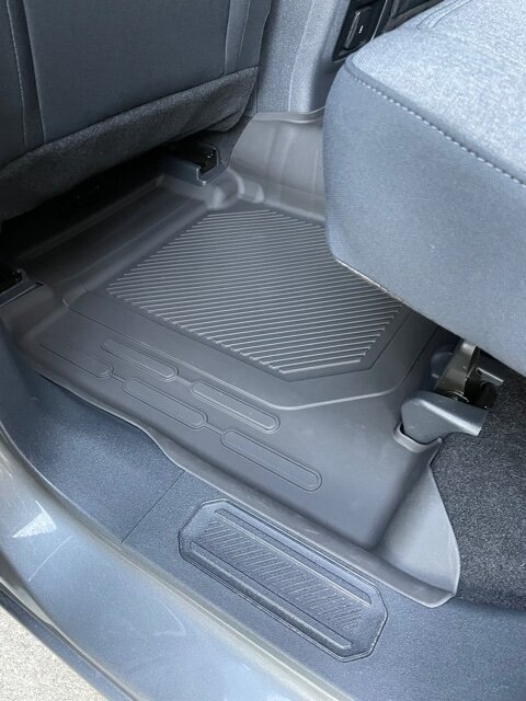 Bronco Ford rubber floor mats are garbage IMG_1354