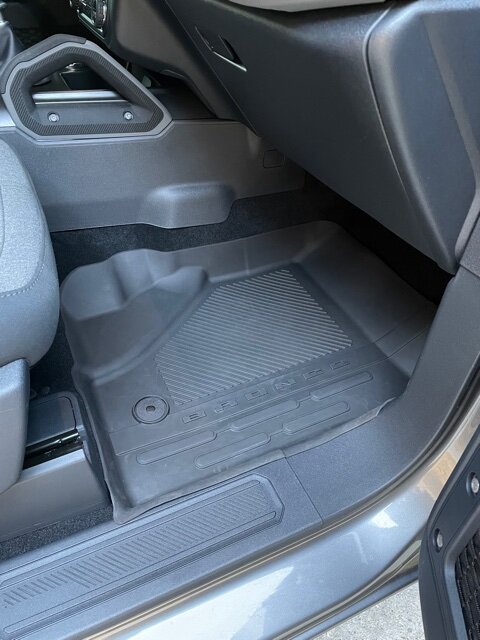 Bronco Ford rubber floor mats are garbage IMG_1358