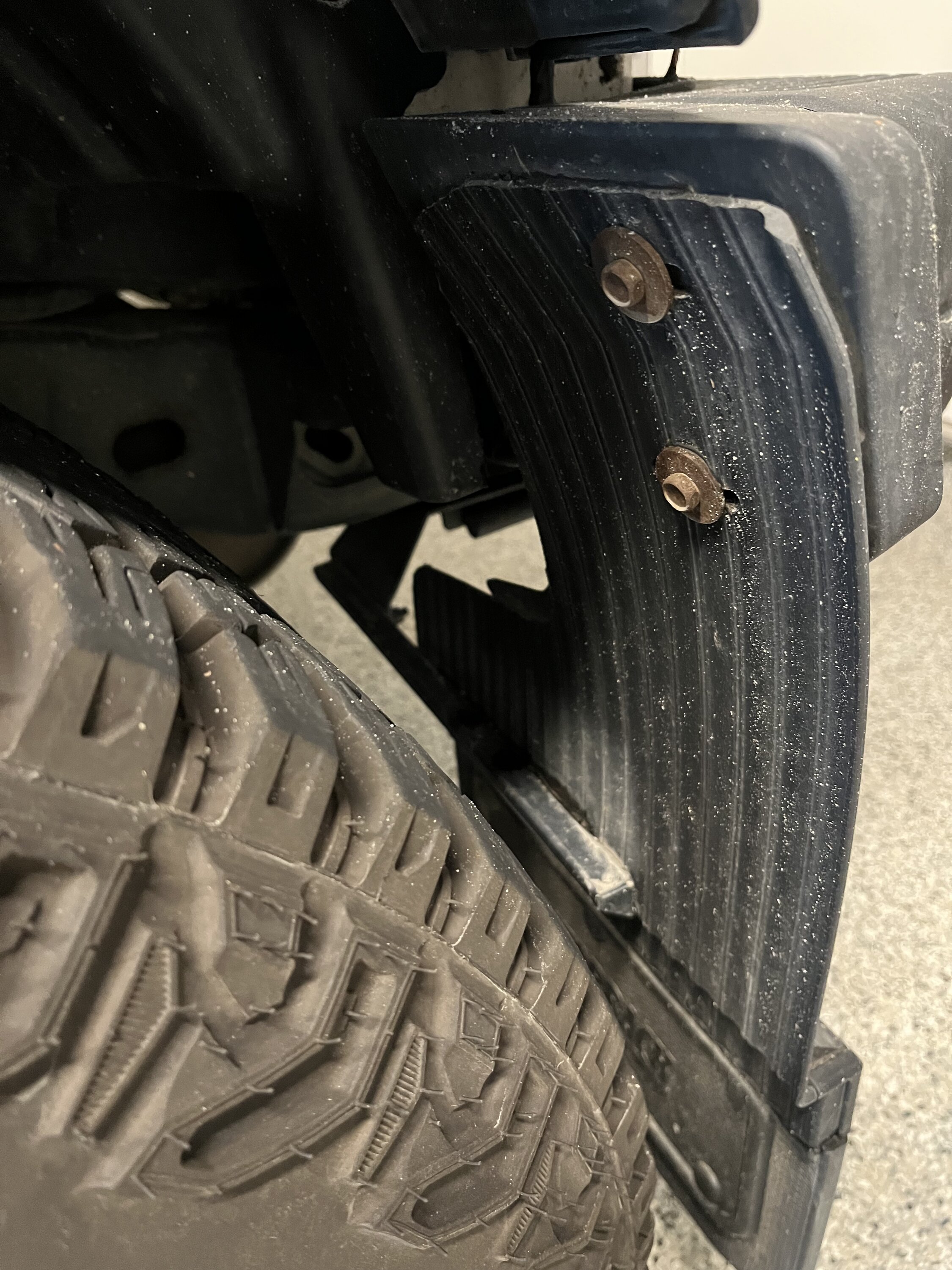 Ford Bronco Install Gatorback rear flap question IMG_1559