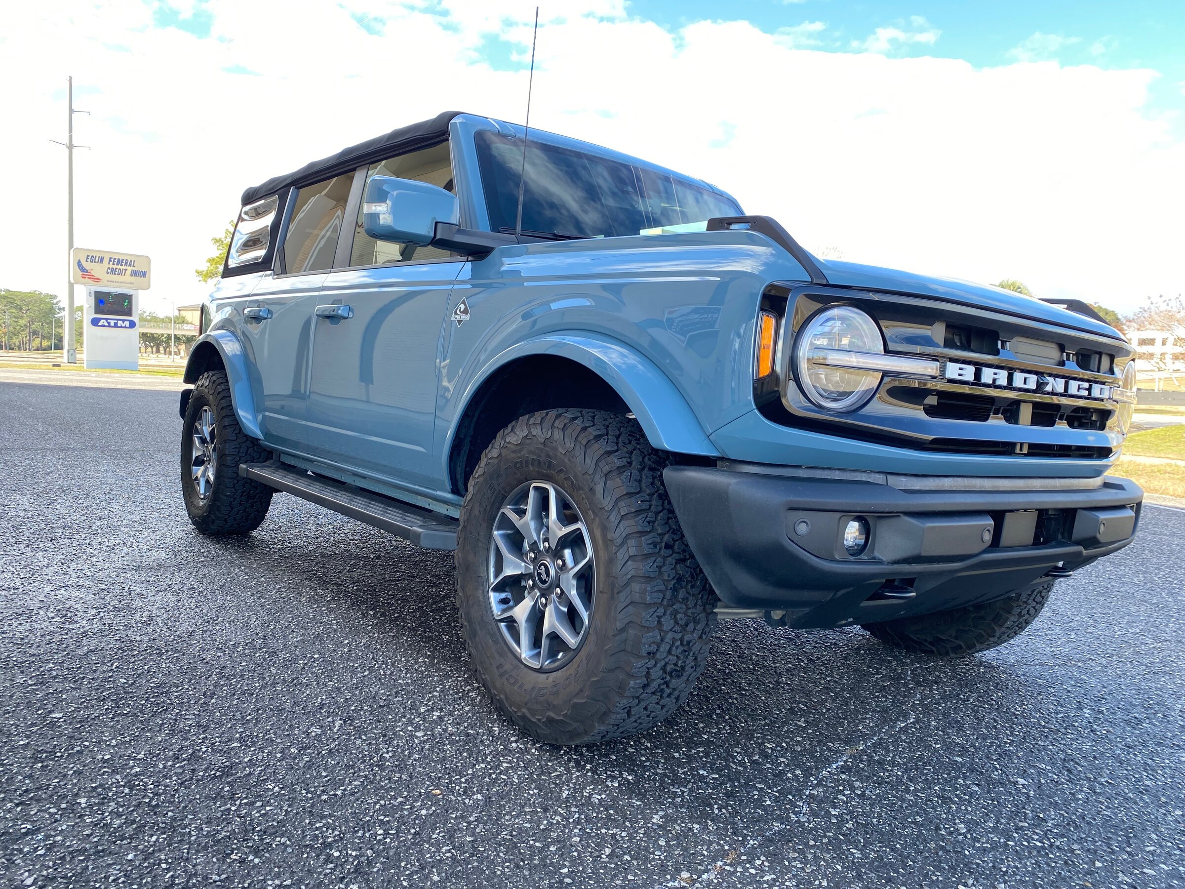 Ford Bronco Non-Sas Outer Banks with Badlands factory takeoffs wheels / tires - installed 100_5384.JPG