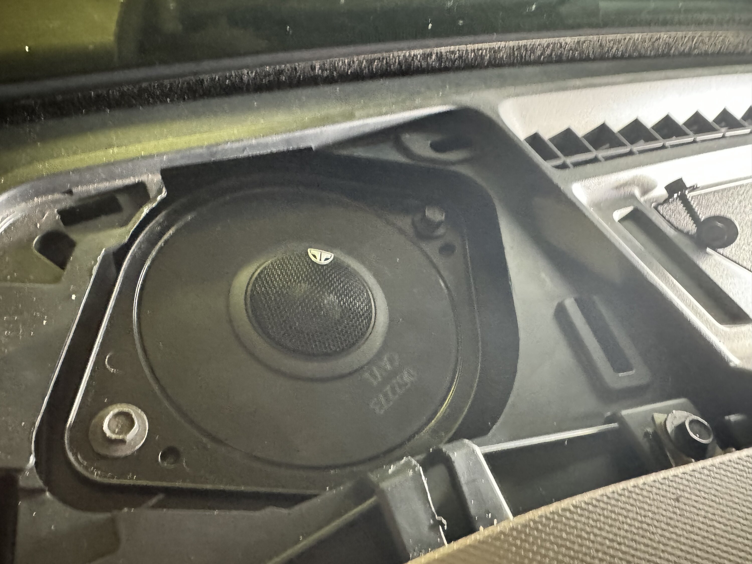 Ford Bronco My B&O audio system upgrade IMG_1914