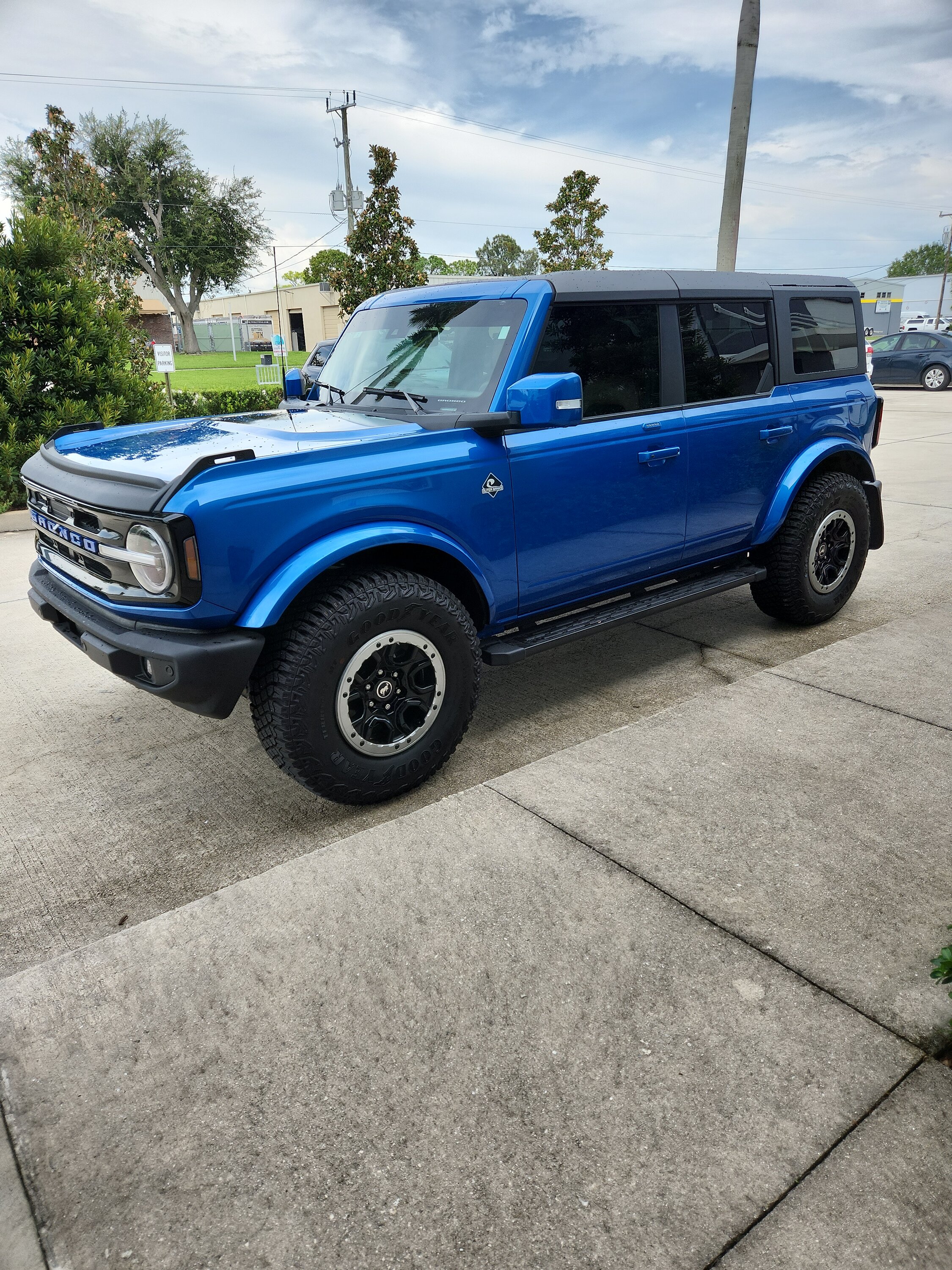 Ford Bronco VELOCITY BLUE Bronco Club IMG_20230830_144822_01