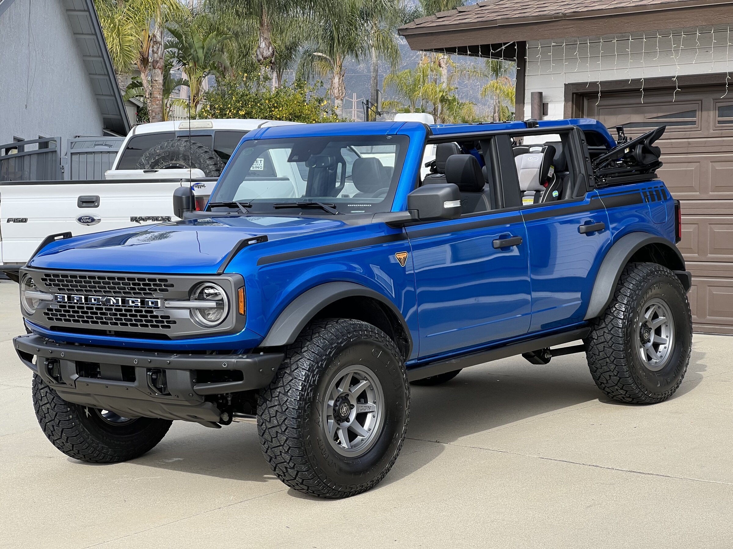 Ford Bronco VELOCITY BLUE Bronco Club CEFB6C93-BA09-47FC-BB9A-54C81C57CB46