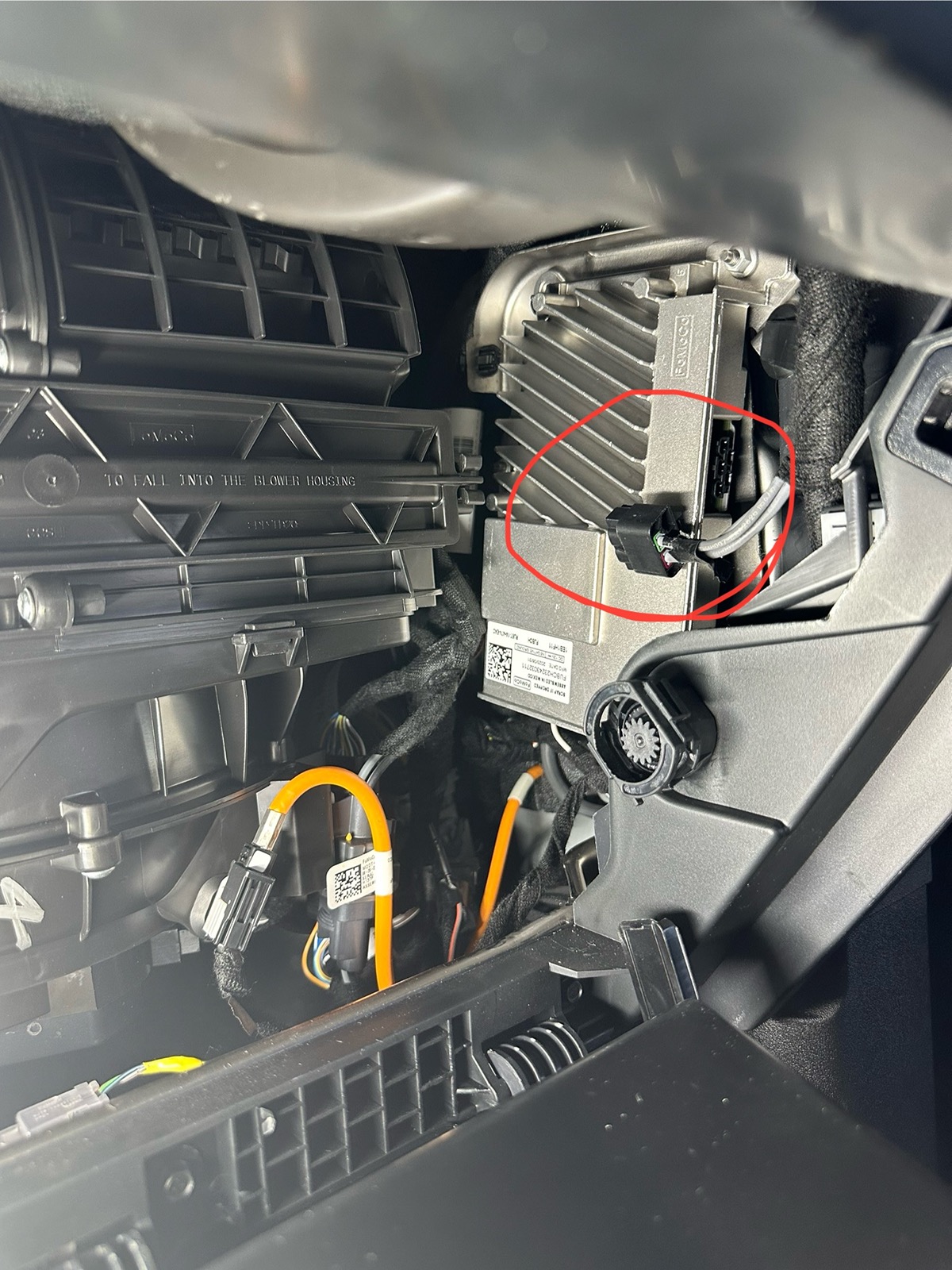 Ford Bronco Pulling Telematics Modem Fuse 20 under dash IMG_4138