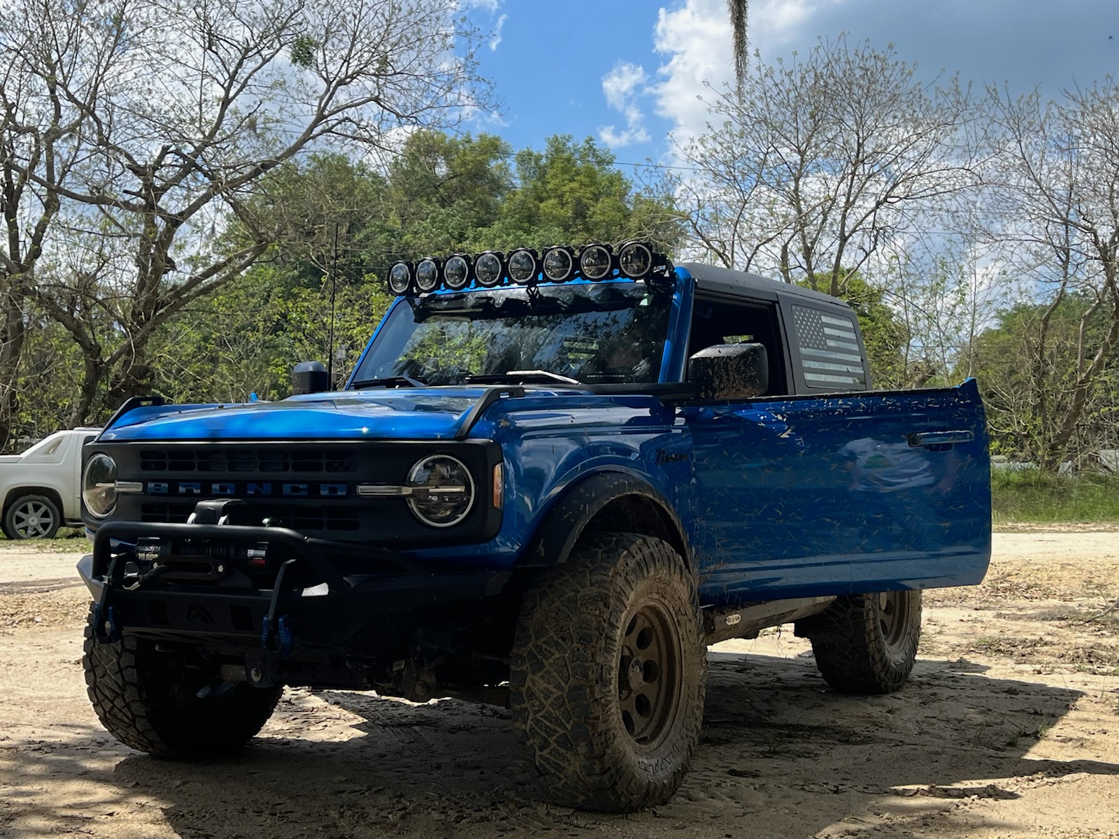 Ford Bronco VELOCITY BLUE Bronco Club 4518FFAD-59BD-4E08-B250-C30A6C45795B