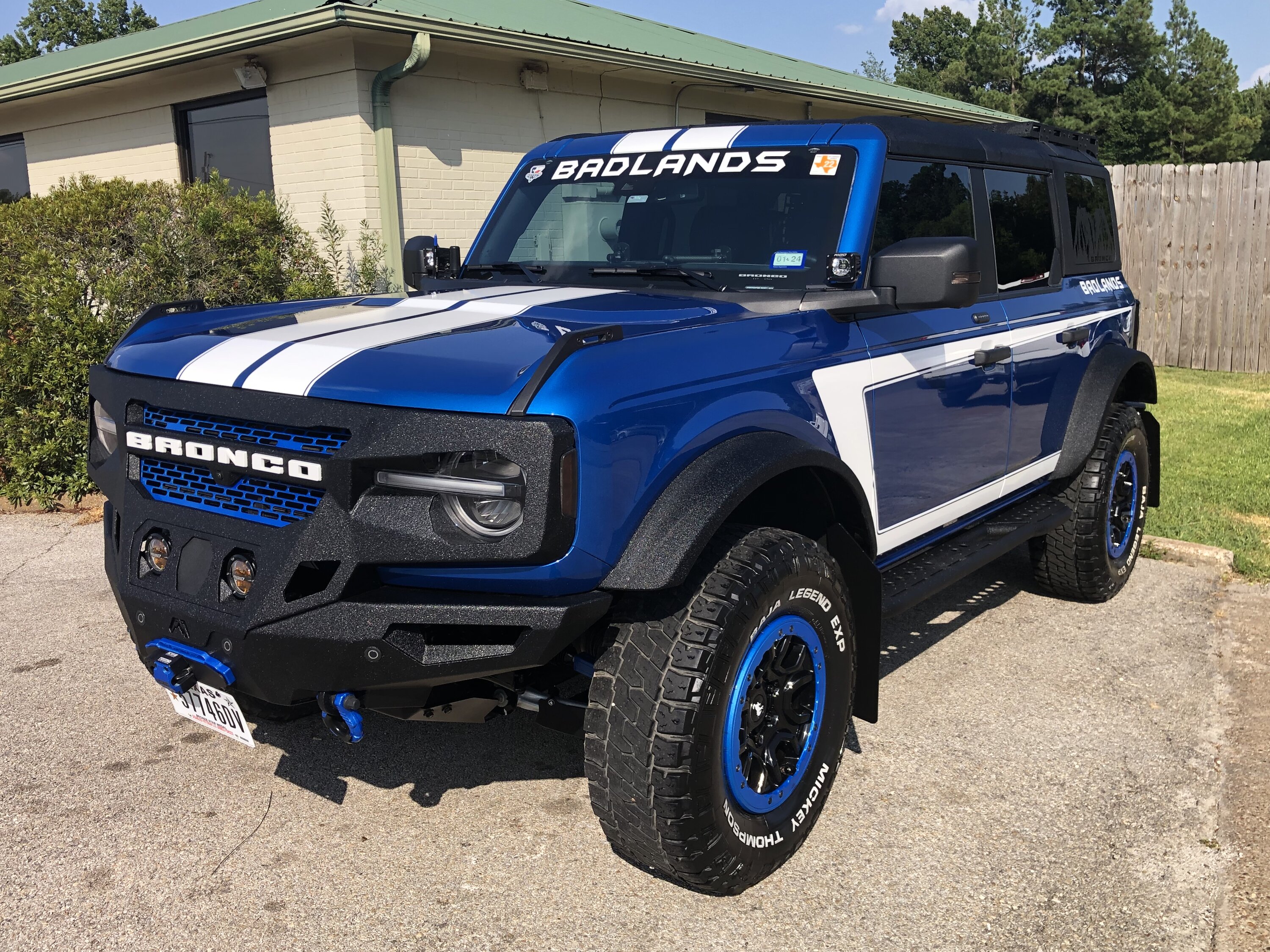 Ford Bronco VELOCITY BLUE Bronco Club IMG_5094