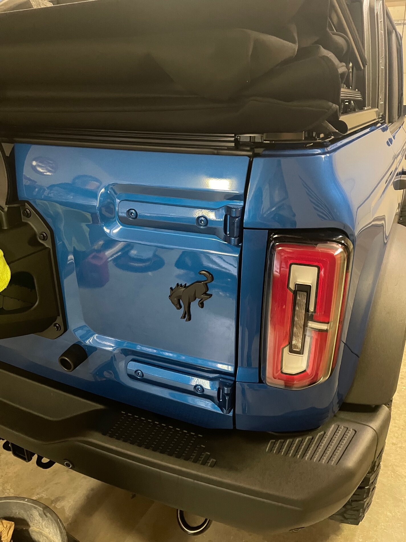 Ford Bronco Black Plasti-Dip on rear Bronco emblem 1631737685535