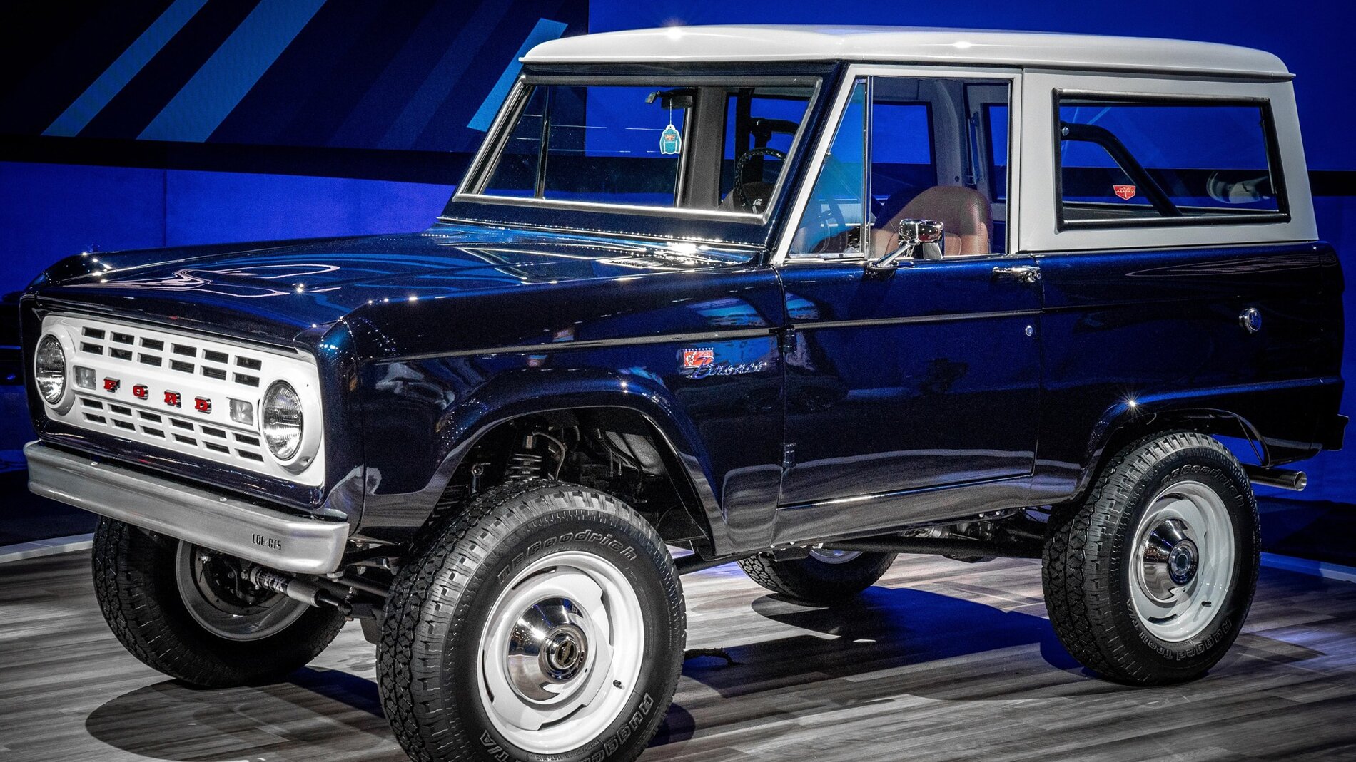 jay-lenos-1968-ford-bronco-restored-by-lge-cts-motorsports_100723077.jpg
