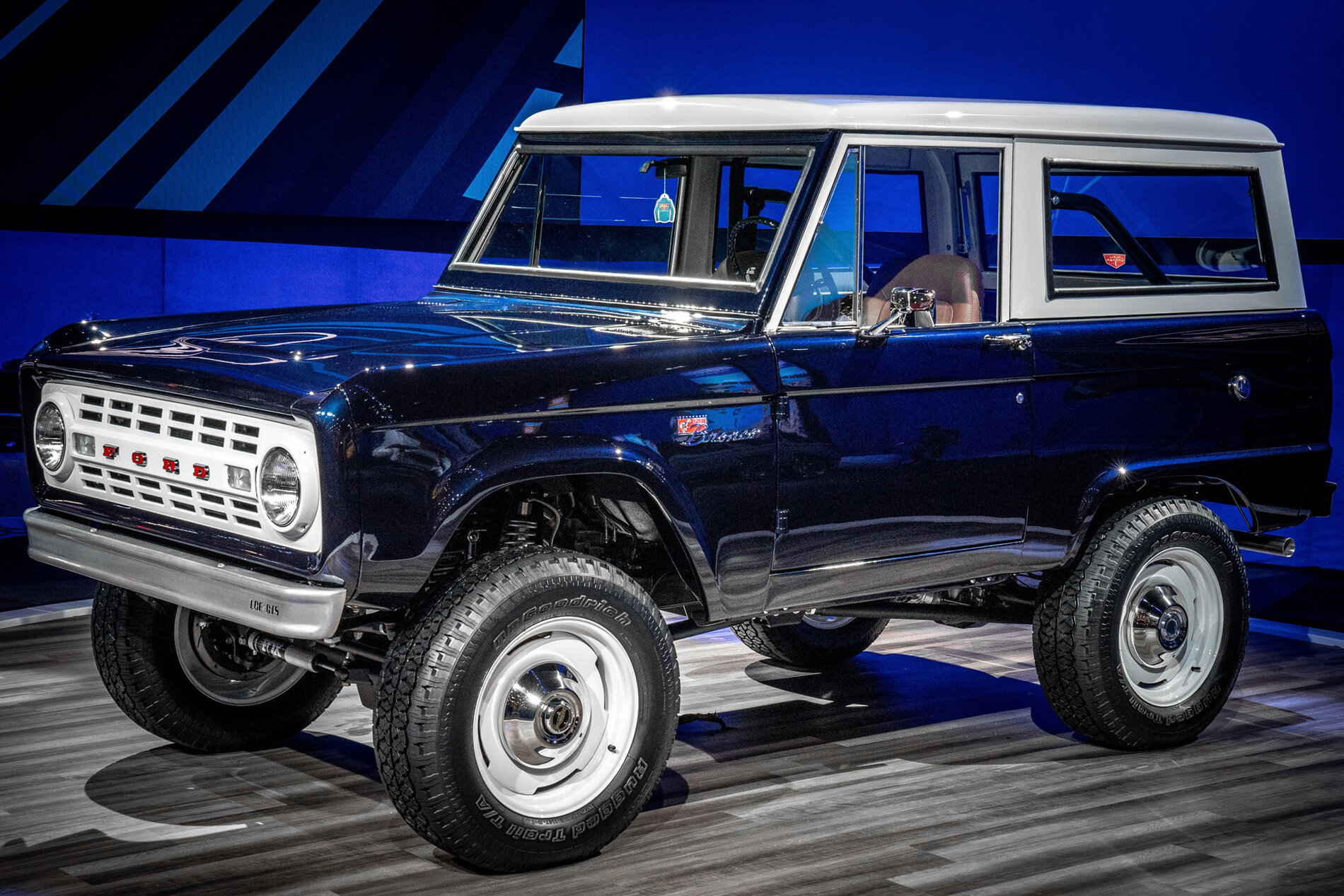 jay-lenos-1968-ford-bronco-restored-by-lge-cts-motorsports_100723077_h.jpg