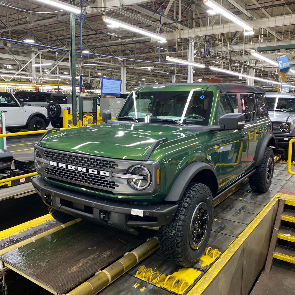 Ford Bronco 🛠 12/20/21 Build Week Group Jims Bronco at factory