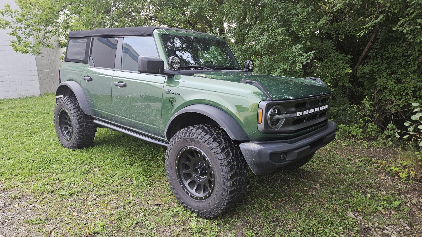 Ford Bronco GOAT Fabrication Rock Sliders installed - review & photos m5