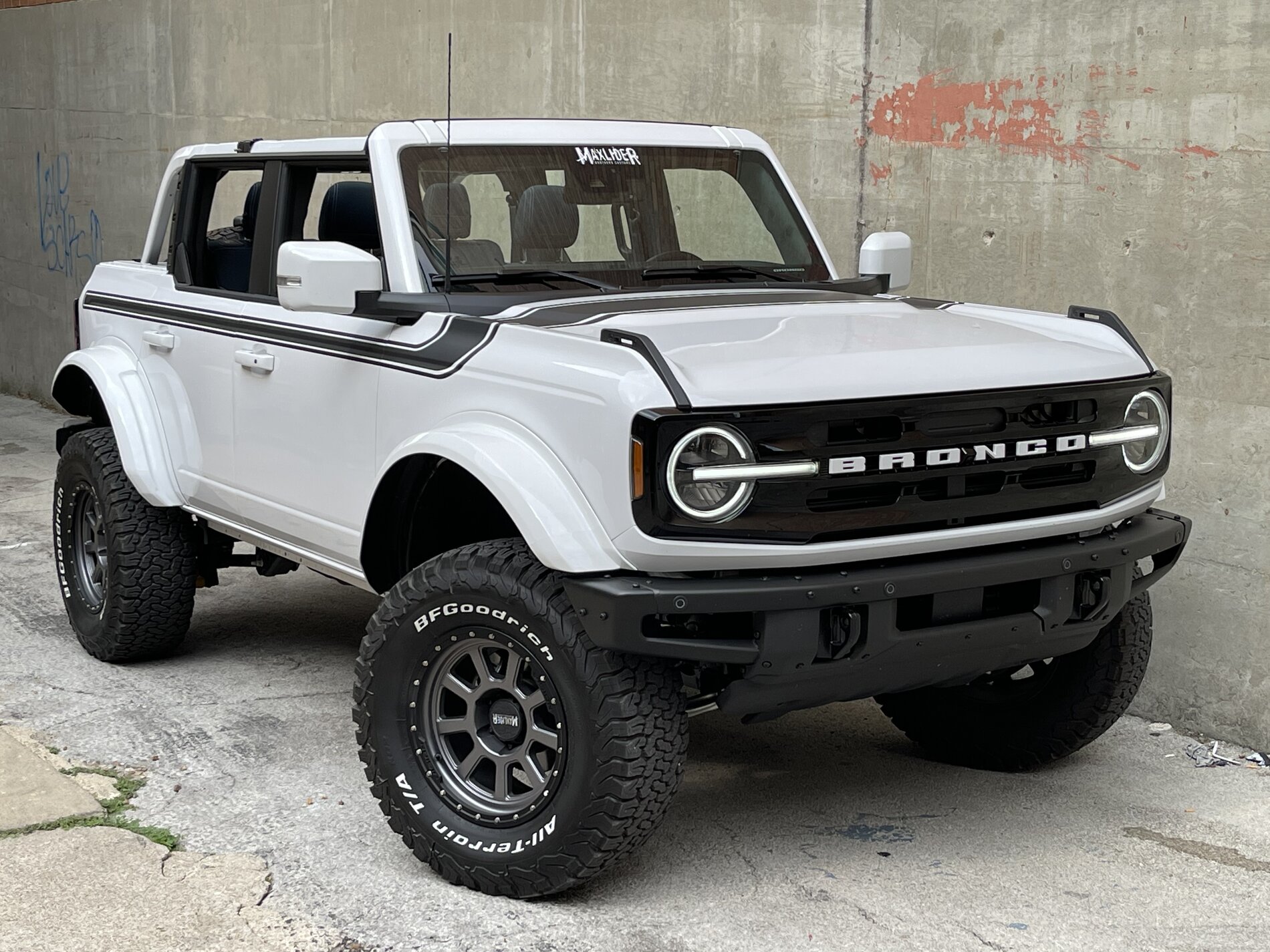 Ford Bronco 2024 Bronco Colors Predictions - Rendering Previews Oxford Whit