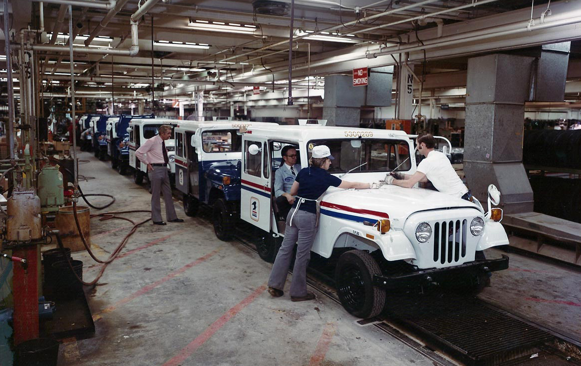 Ford Bronco USPS announces the LLV replacement Postal-Jeeps-on-Assembly-Line-1