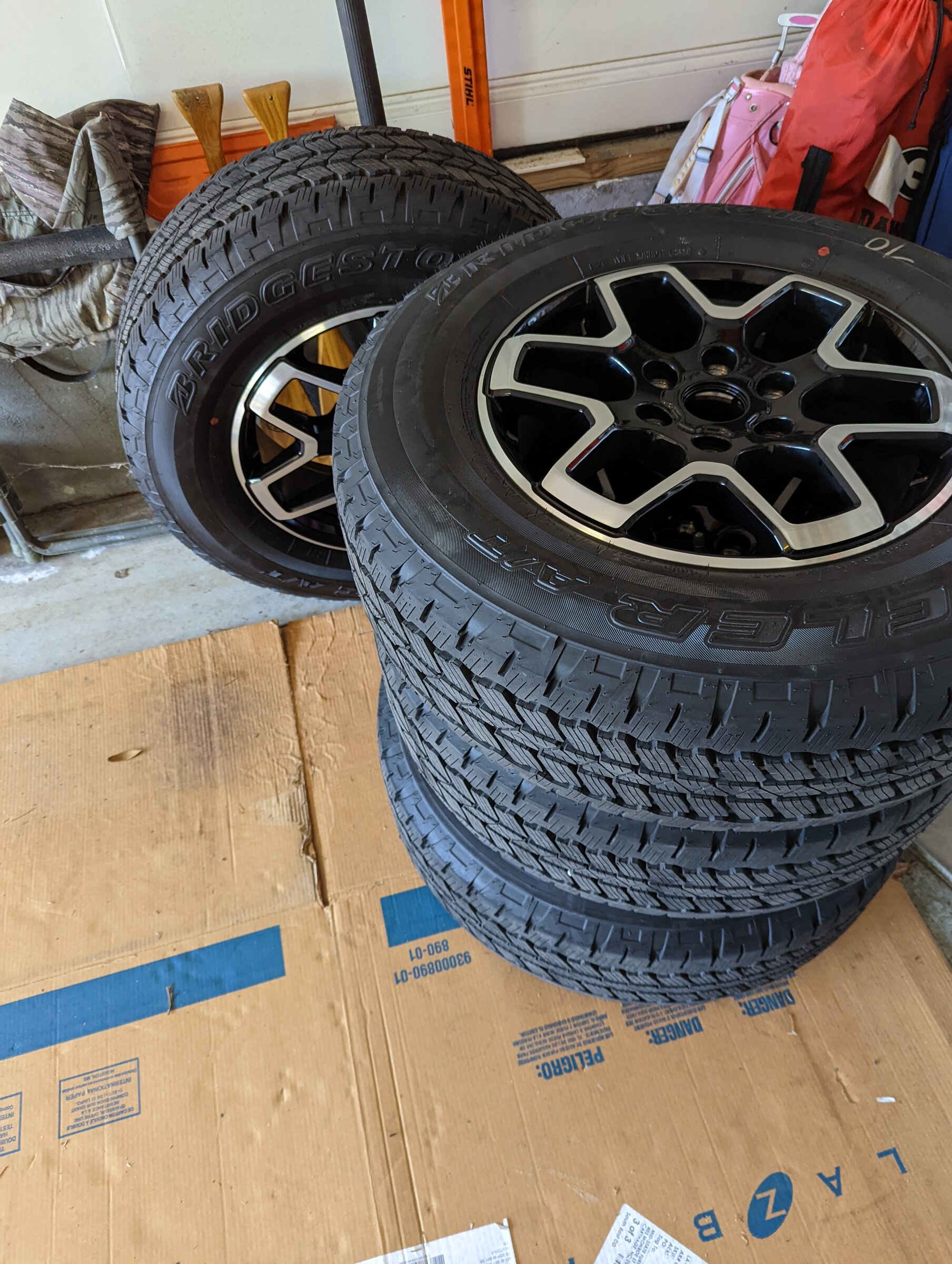 Ford Bronco Outer Banks wheels and tires For Sale Bridgestone Dueler 255/70R18 Tires PXL_20220419_213855711