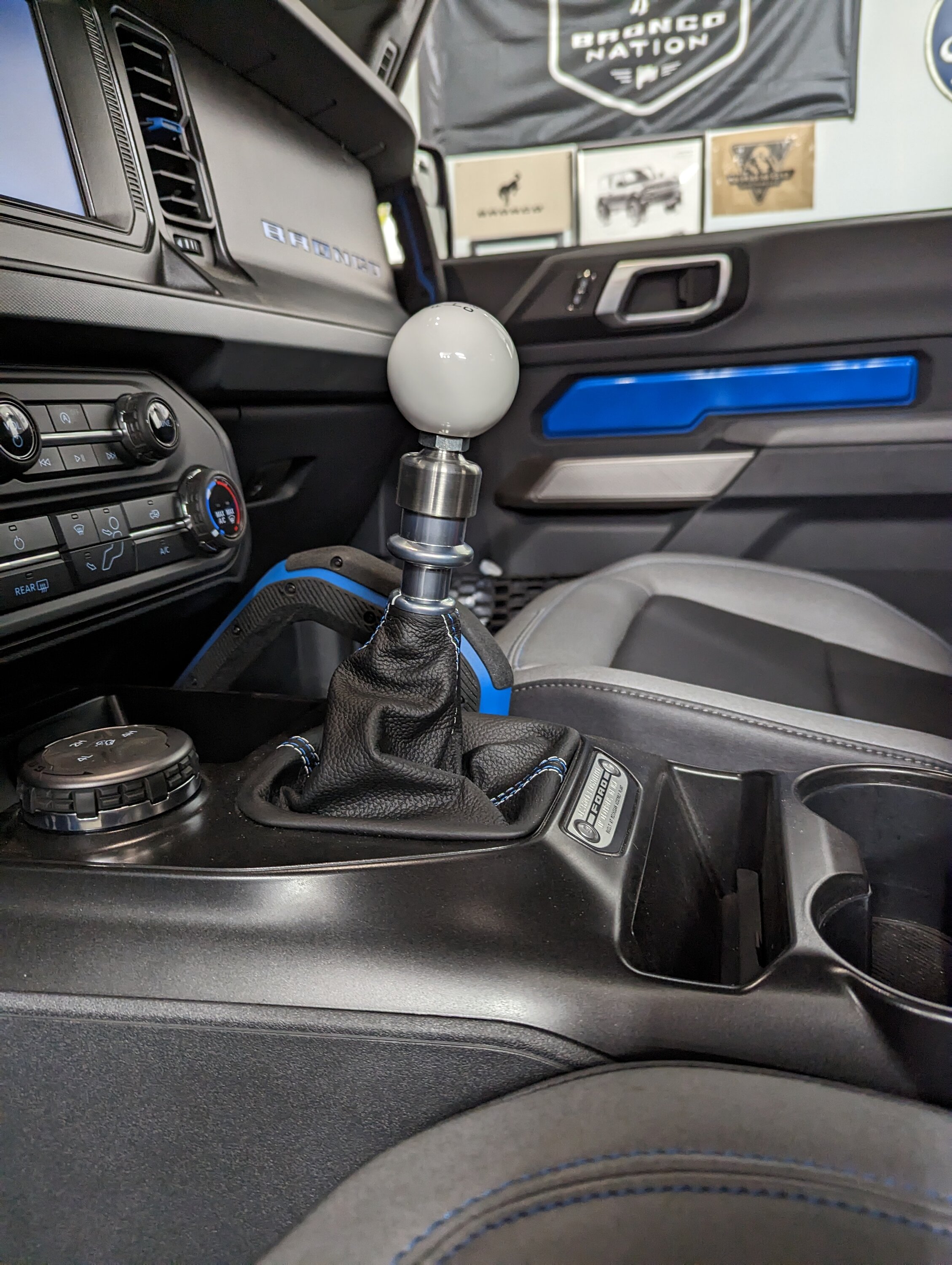 Ford Bronco Anyone replace Shift Knob yet? PXL_20230415_005457140