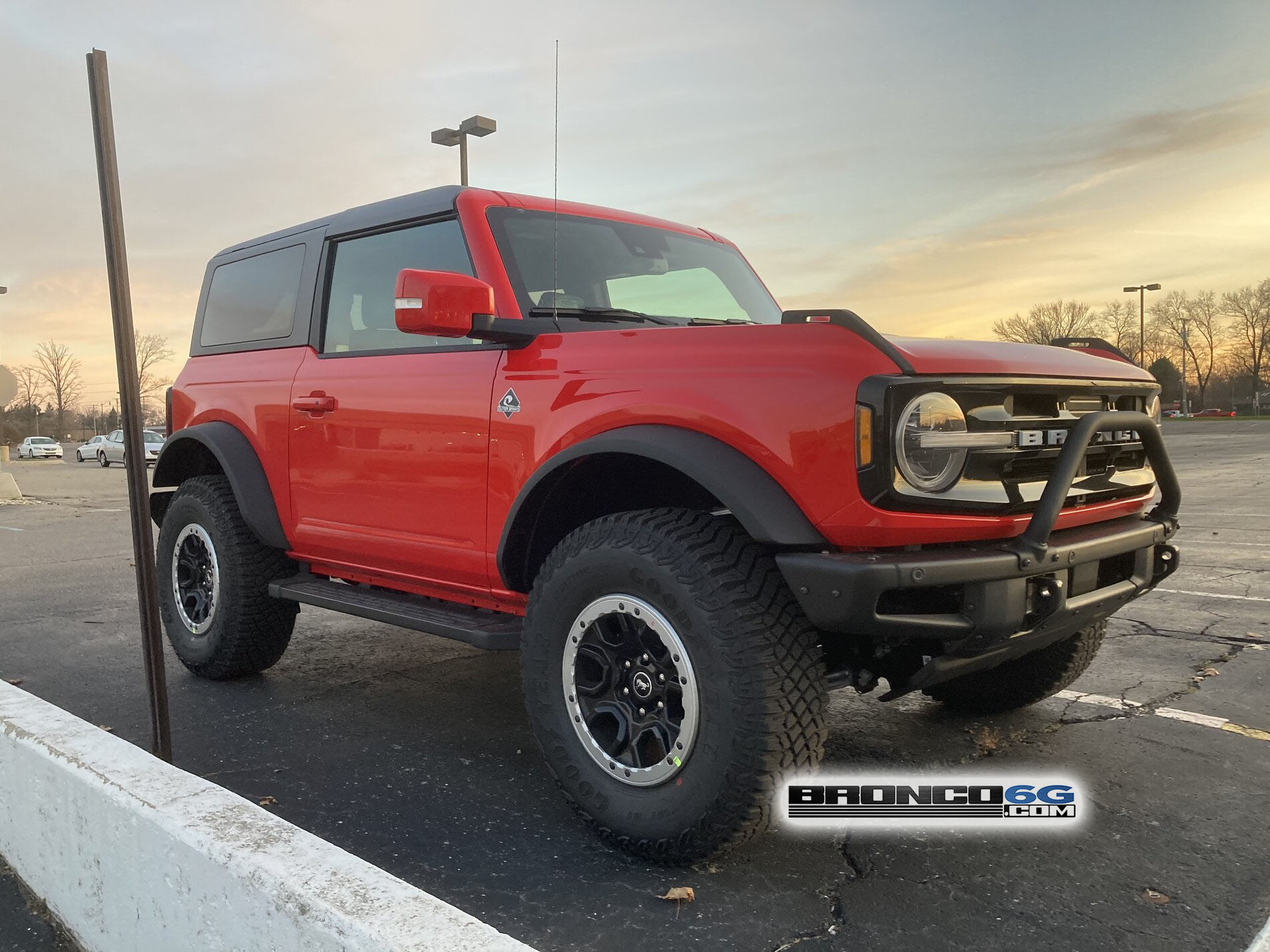 Ford Bronco 2-Door Bronco Glamour Shots? Race Red Outerbanks Sasquatch _ Interior and exterior pics 5