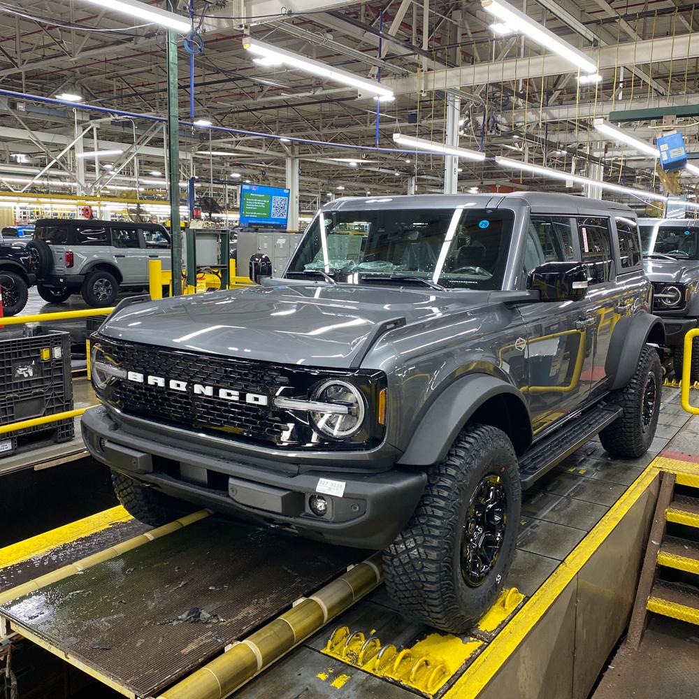 Ford Bronco 🛠 11/22/21 Build Week Group RuggaBugga Bronco off the Line