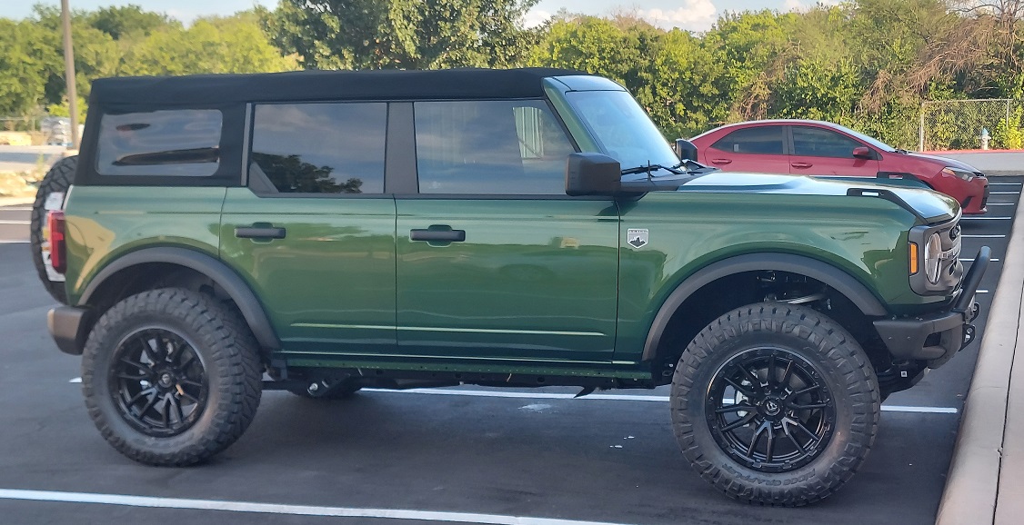 Ford Bronco Show us your installed wheel / tire upgrades here! (Pics) side