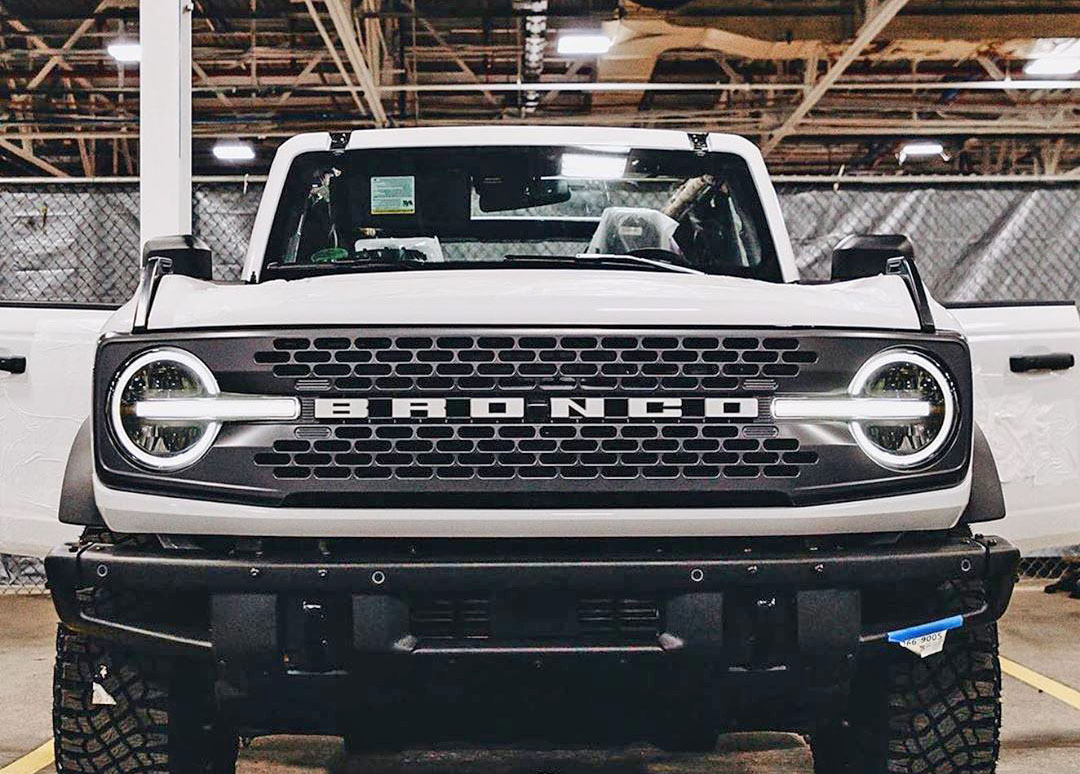 Ford Bronco Oxford White Bronco Badlands (Completed Pre-Production Vehicles) Signature lights 2021 bronco badlands oxford white 