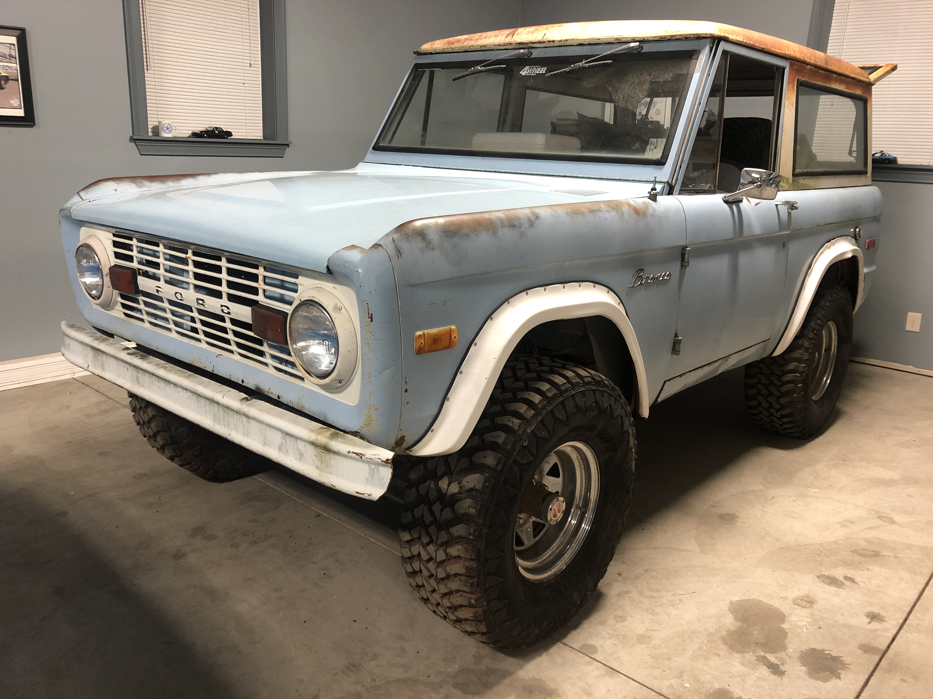 Ford Bronco Early peek @ ROBINS EGG BLUE 2023 Bronco Color, Heritage Edition w/ Squared Flares and Painted MOD Hard Top! tempImagear9HSI