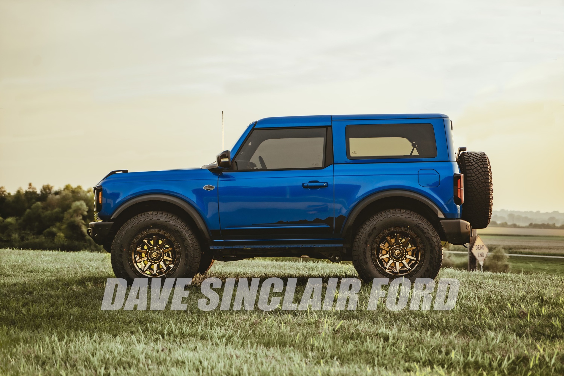 Ford Bronco MIC Painted Top on Velocity Blue Bronco with 37’s tempImageHQlyNO