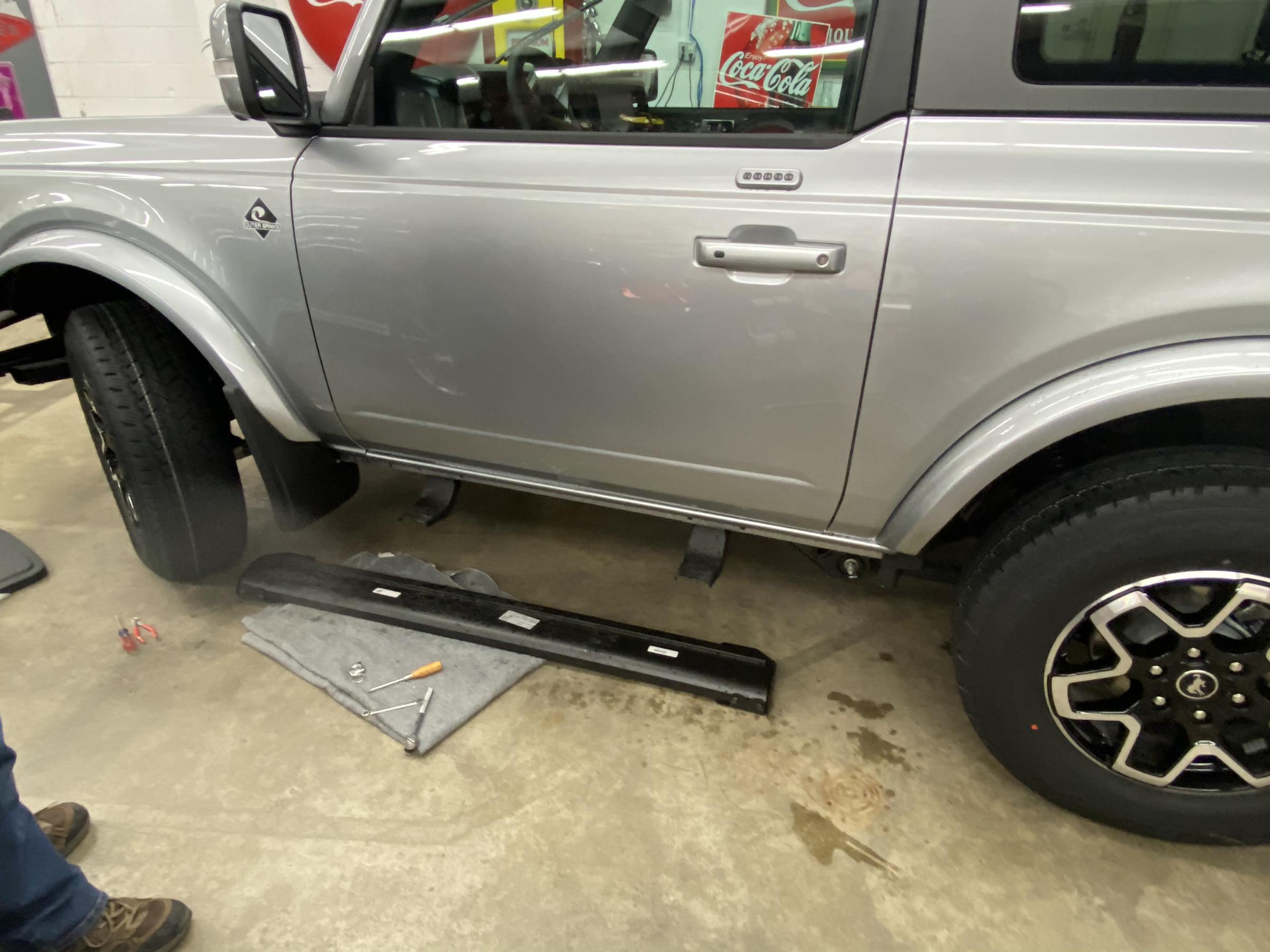 Ford Bronco OuterBanks and Factory Mud Flaps + Accessories tempImageKtg9gU