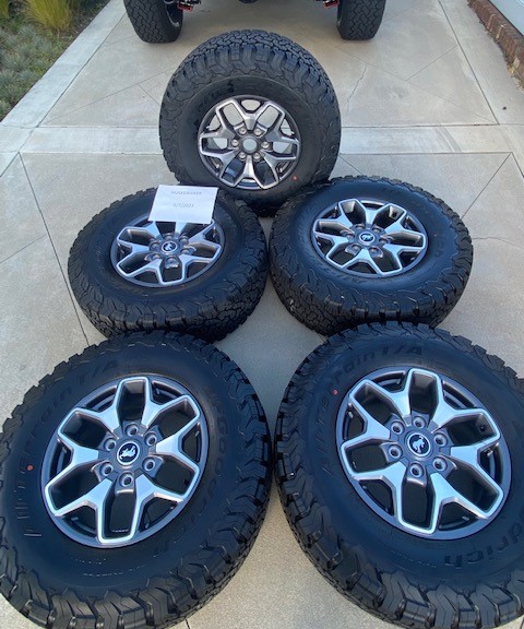 Ford Bronco 2023 Badlands Wheels and Tires Tire1
