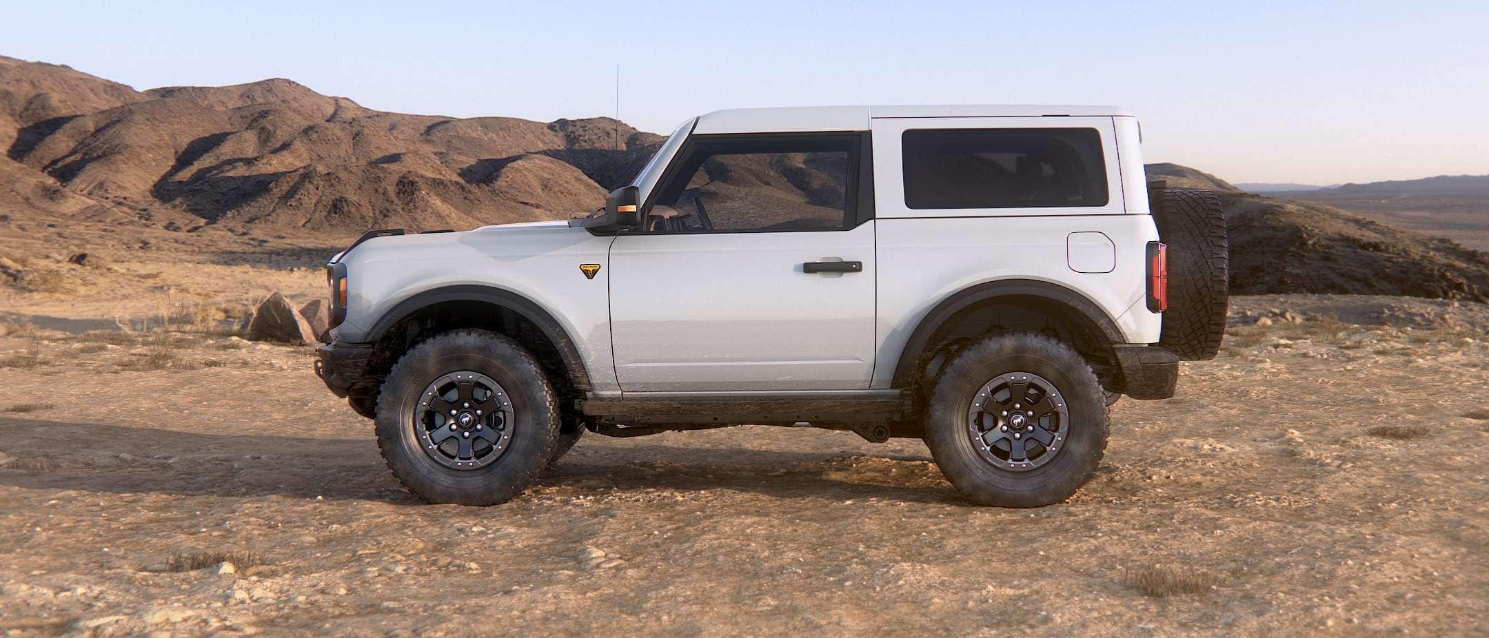 Ford Bronco The White Top Makes All The Difference u725_21_2dr_oxford_white_env_5