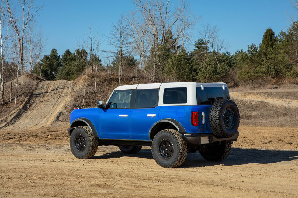 Ford Bronco Renders of Velocity Blue + White Tops and Trim VB Bronco white top -render