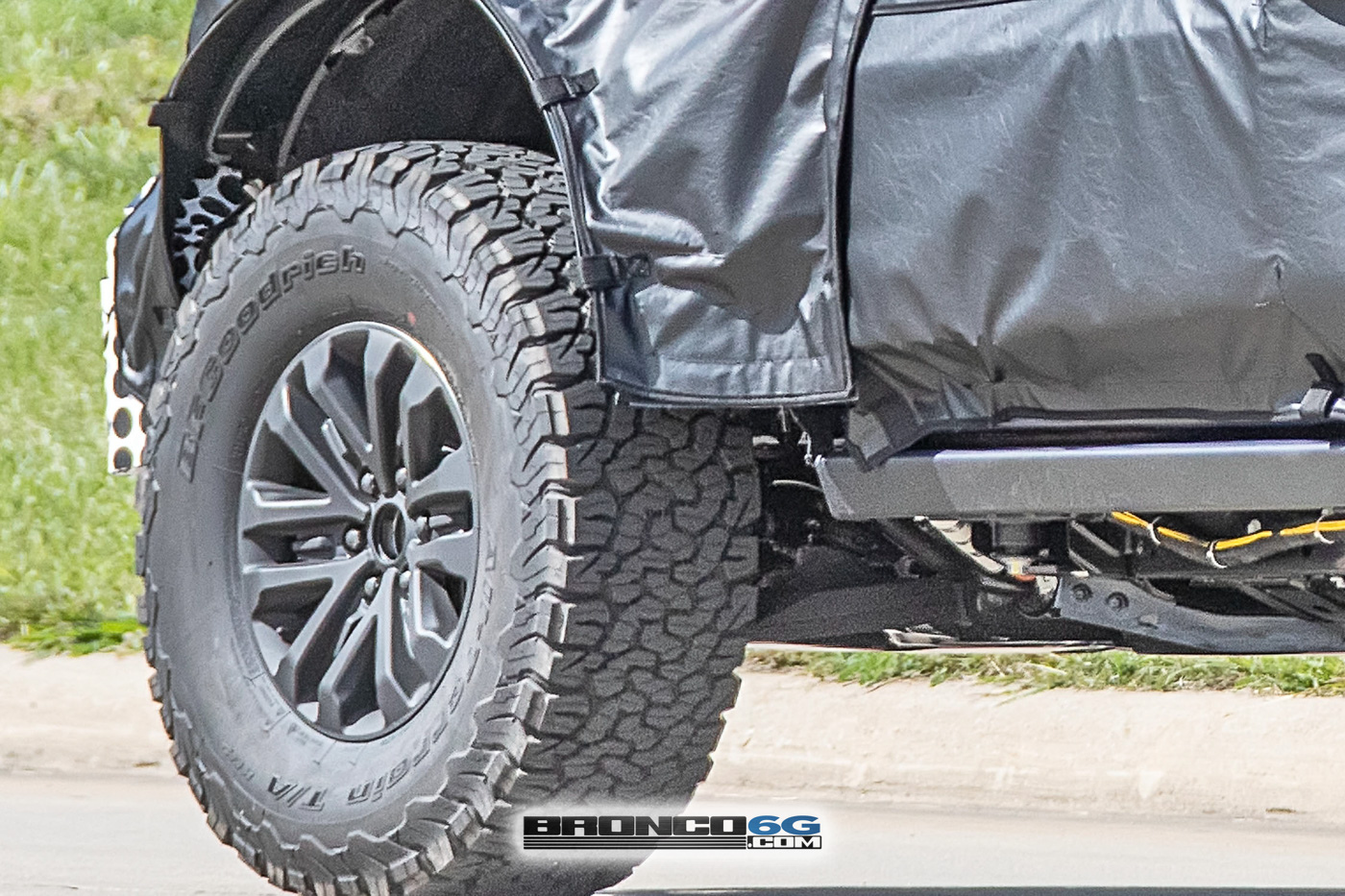Warthog-Bronco-Tires-Shocks-Revealed-12.jpg
