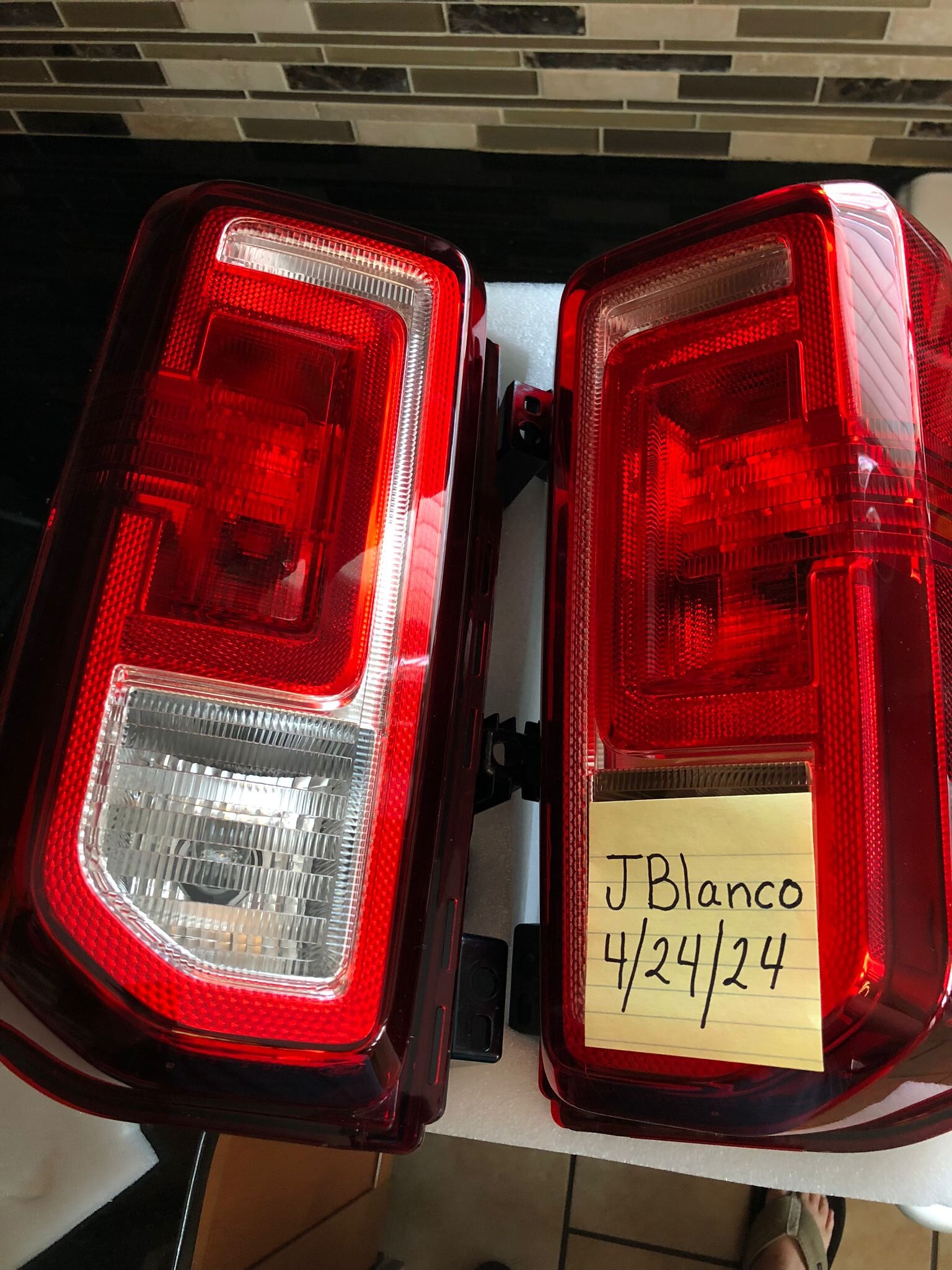 Ford Bronco 2023 Halogen Tail Lights WhatsApp Image 2024-04-24 at 15.59.40_4ac7621d