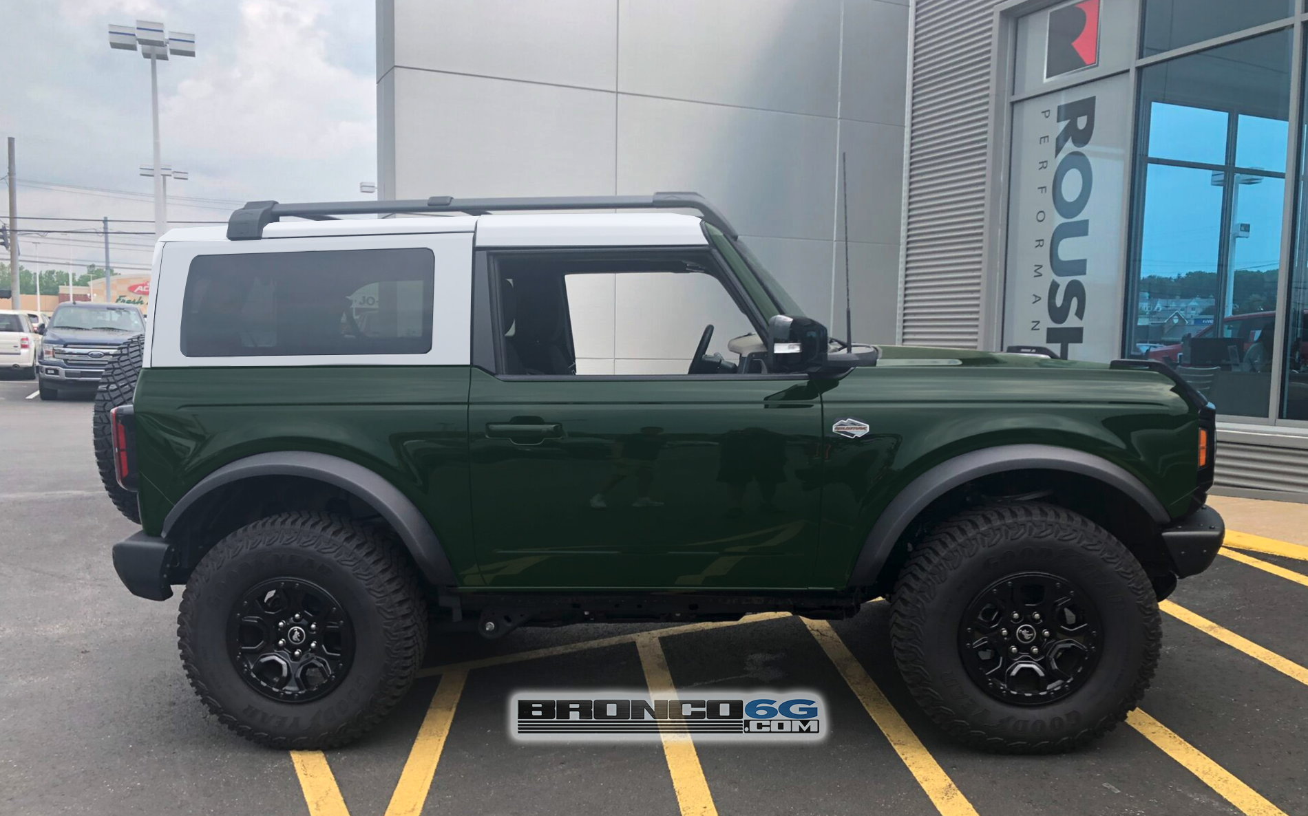 Ford Bronco John Bronco buys 2022 'Everglades Green' Bronco with White Mod Roof White Roof