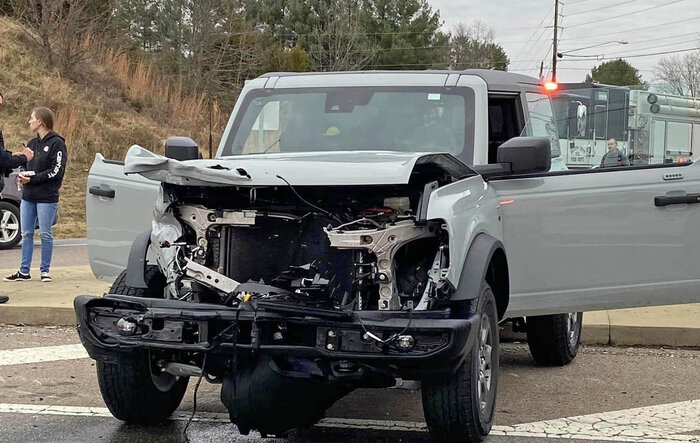 Bronco hit by red light runner 5 days after buying it! 🚨😫