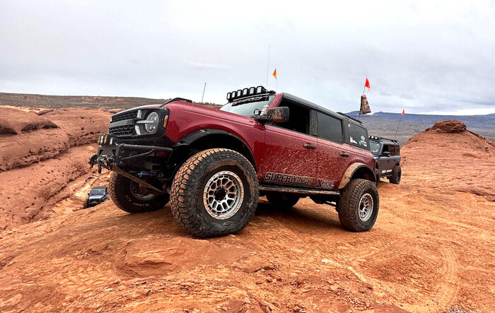Long travel suspension Bronco build in action