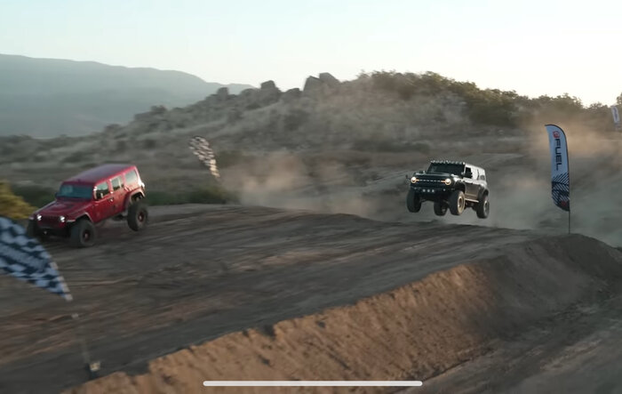 Bronco vs Hemi Jeep Ultimate Crash Battle!