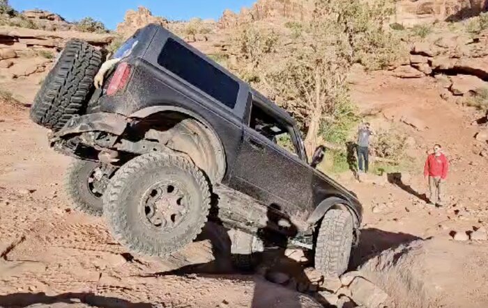 2-Door Sasquatch Trip to Cliff Hanger @ Moab. Tie-Rod Broken, Fixed, Finished Trail