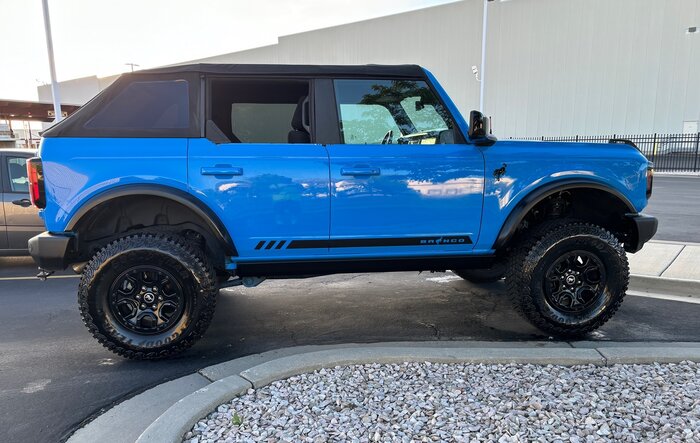 New Grabber Blue Bronco pics. Will post more in better light when I get my Bushwackers installed