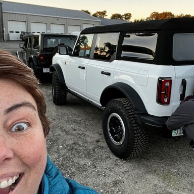 Manual seats no problem for the vertically challenged short drivers   Bronco6G - 2021+ Ford Bronco & Bronco Raptor Forum, News, Blog & Owners  Community