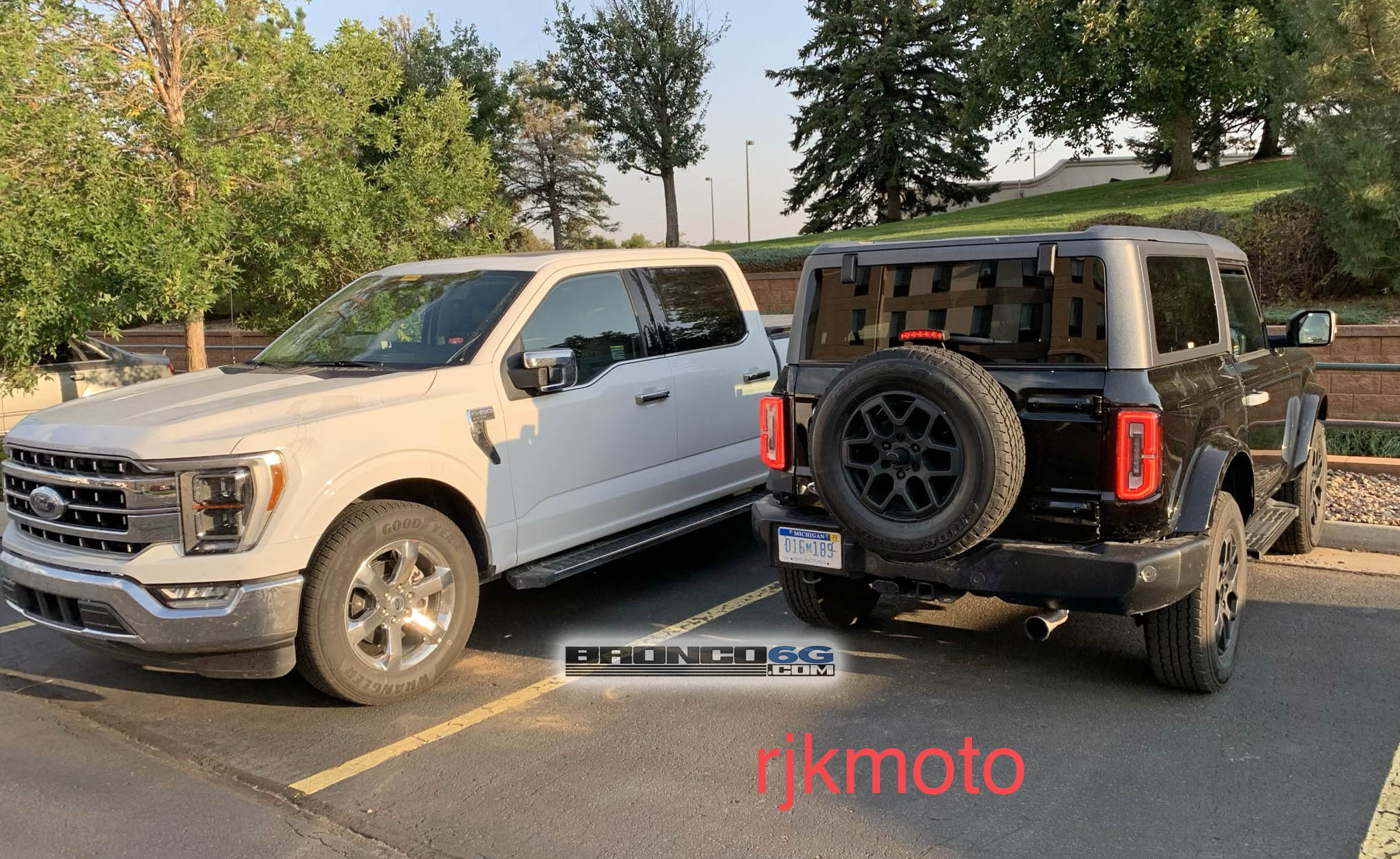 SPOTTED: 2-door Bronco Outerbanks tester in Denver, next to F-150