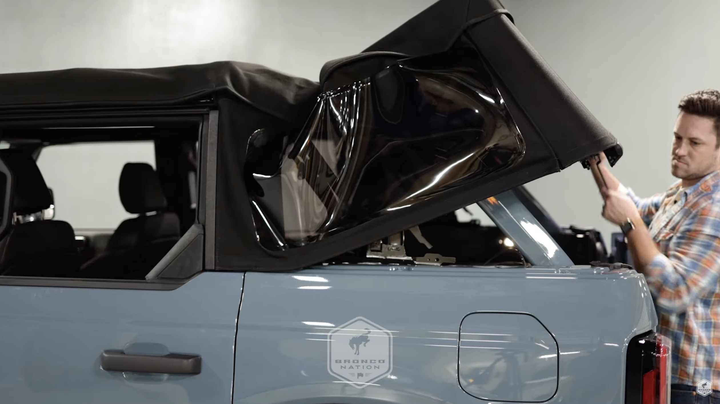 Bronco Soft Top howto video folding, removing and window removal