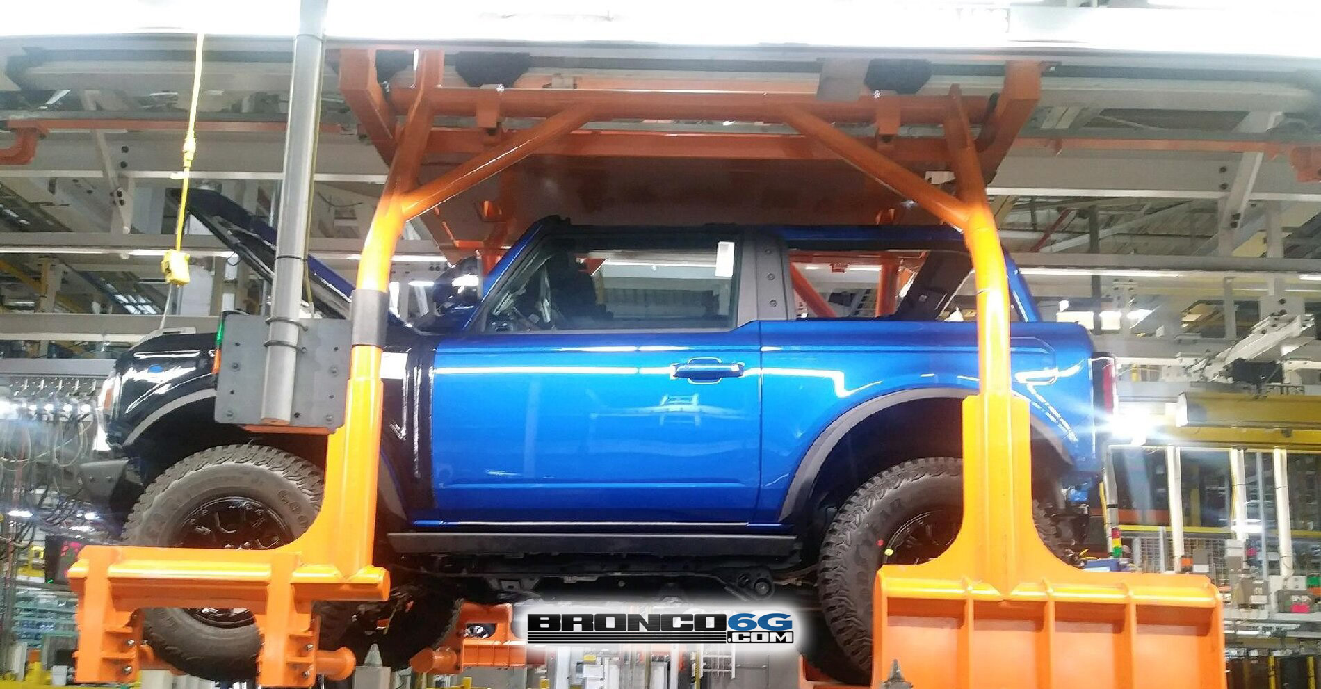 ⚡ Lightning Blue Bronco 2 door + Oxford White Wildtrak + herd getting shipped out ? Bronco6G