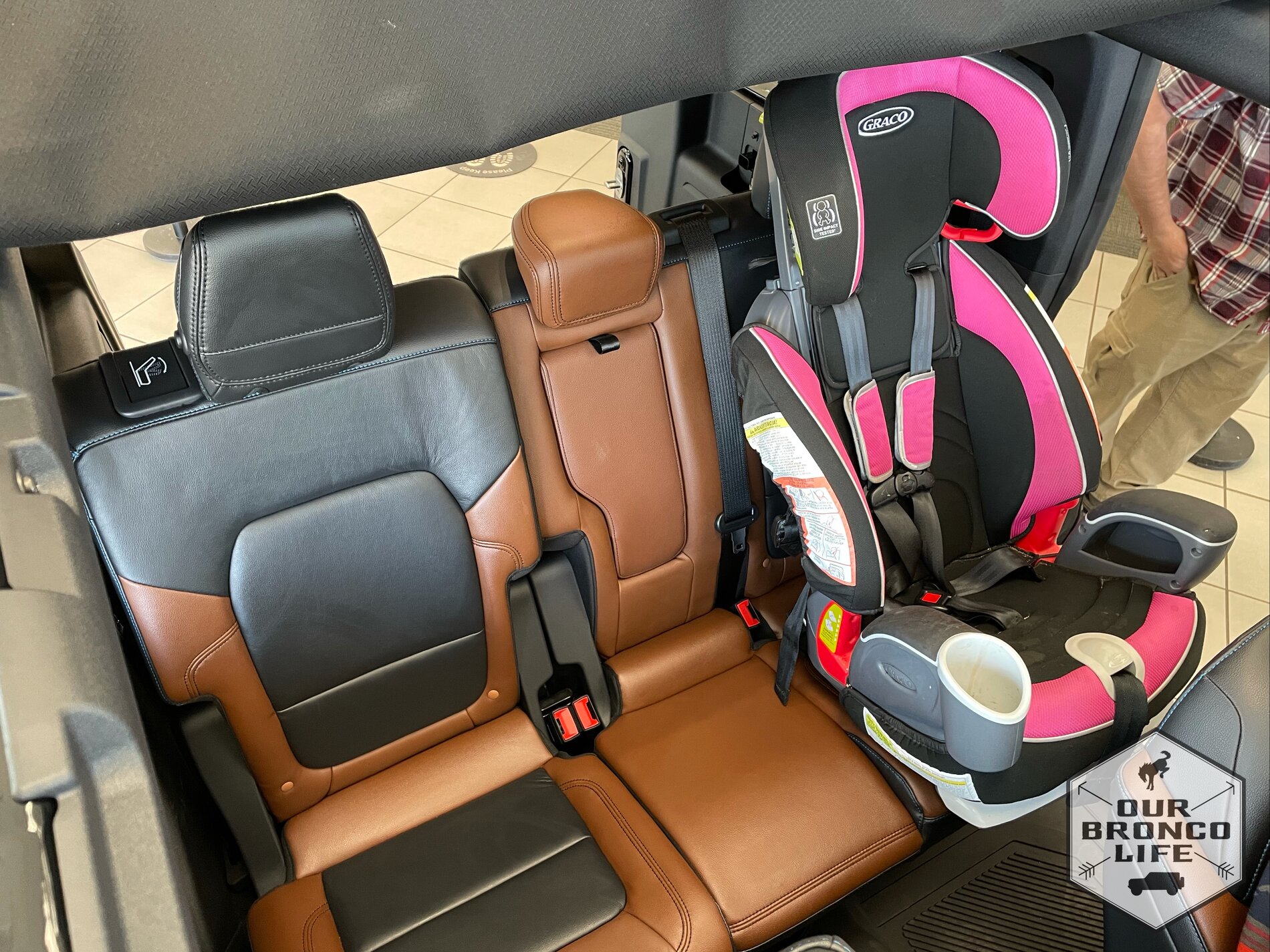 Rear child car seat installed in 4 door 2021 Bronco Bronco6G 2021