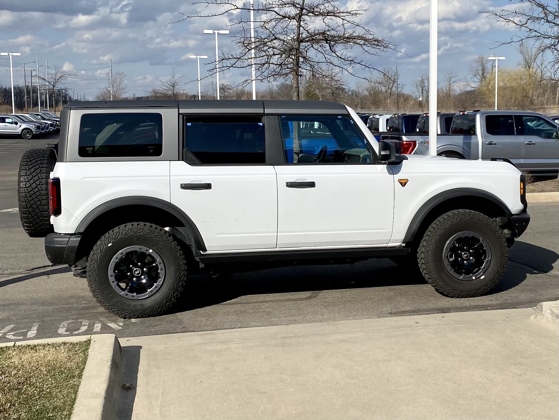 Oxford White Bronco Badlands 4Door MIC Top Friendly Ford Bronco6G